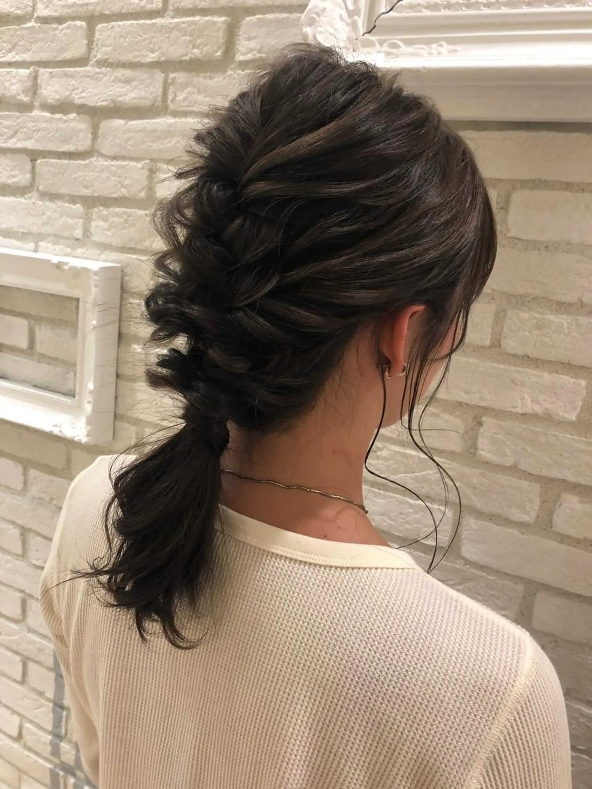 セミロング ヘアアレンジ MIOベージュカラー 柔らかいカラーのヘアスタイル