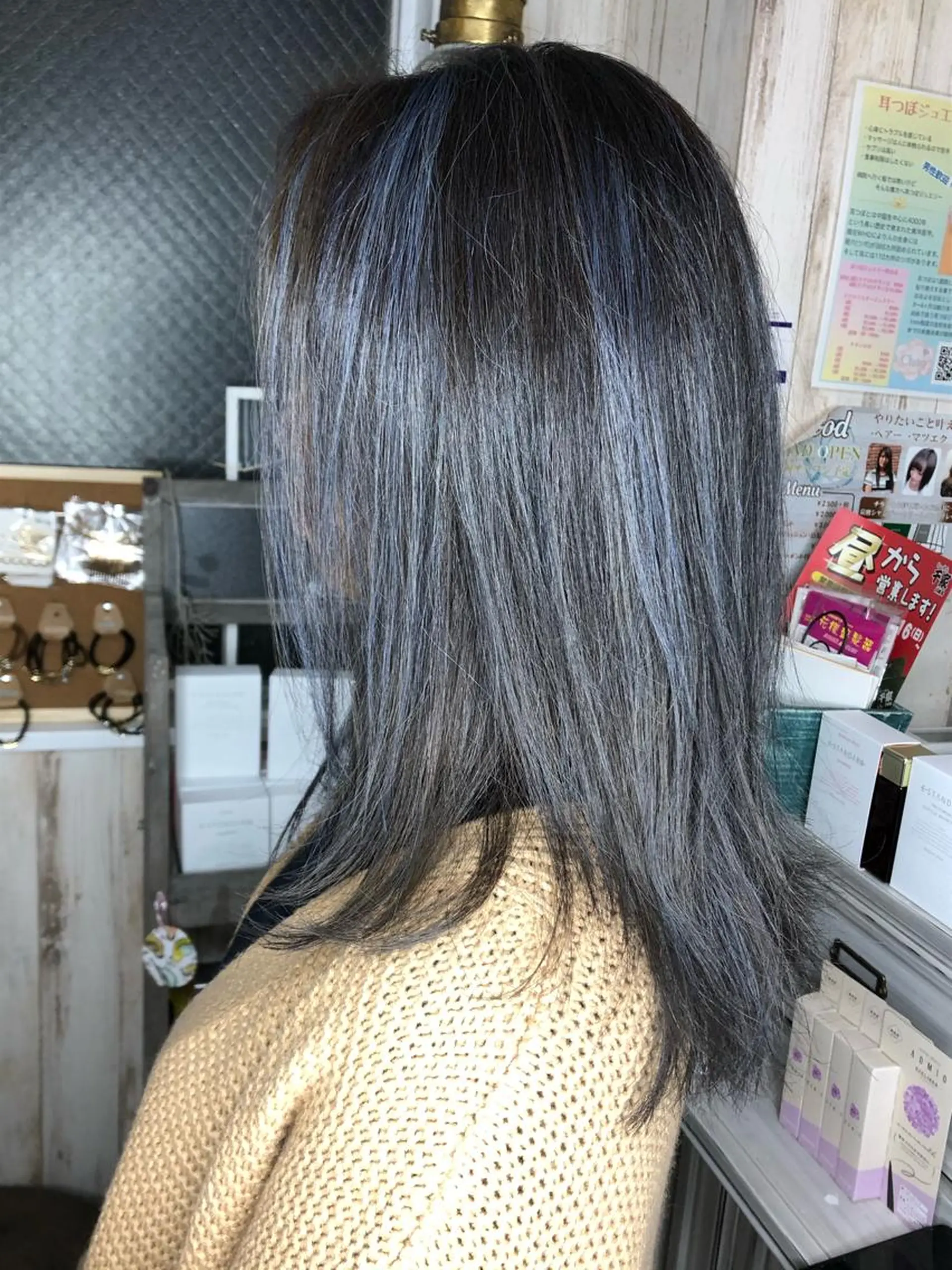 セミロング アッシュ ヘアカラー トリートメント 🐆アンドウ チカコ🦓のヘアスタイル