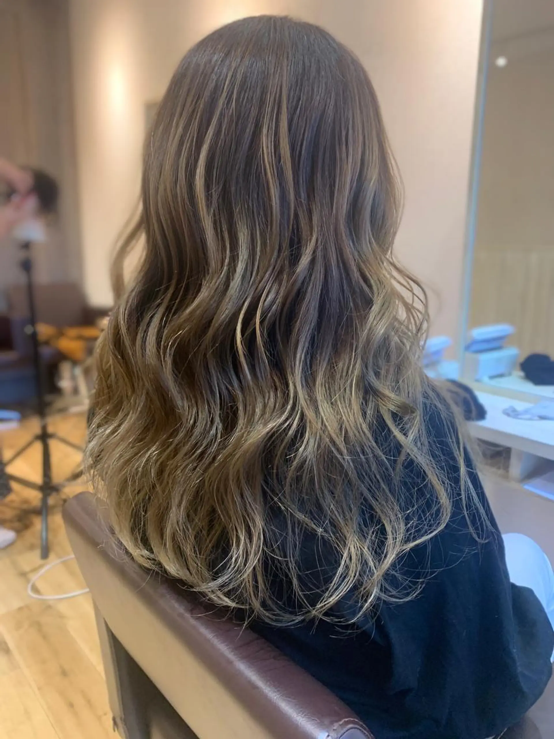 ロング カラー バレイヤージュ レイヤーカット 透け感✨ダメージレス カラーHana🤍のヘアスタイル