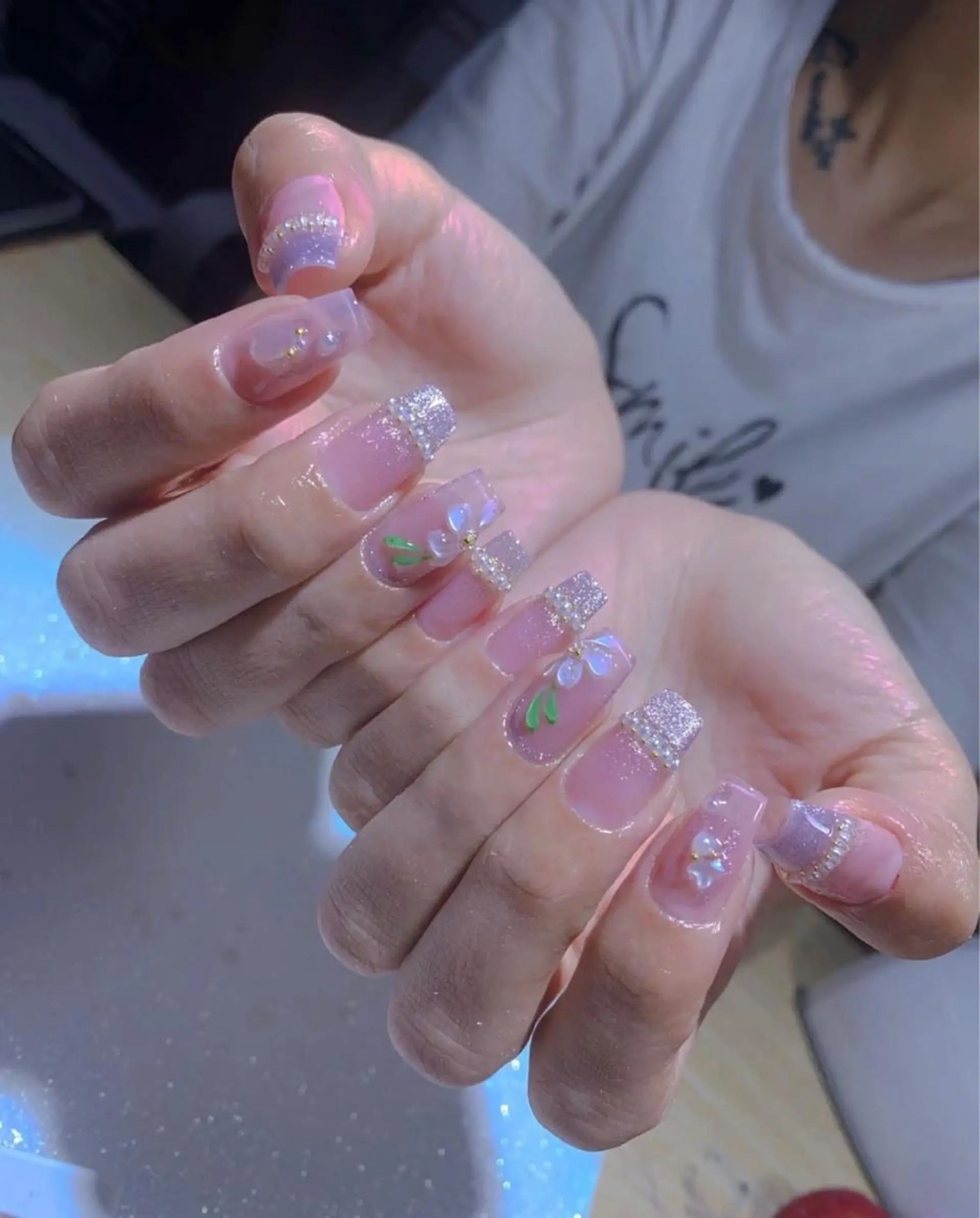 セミロング 韓国風ヘア めぐみのネイルサロン スタッフ練習のネイルデザイン