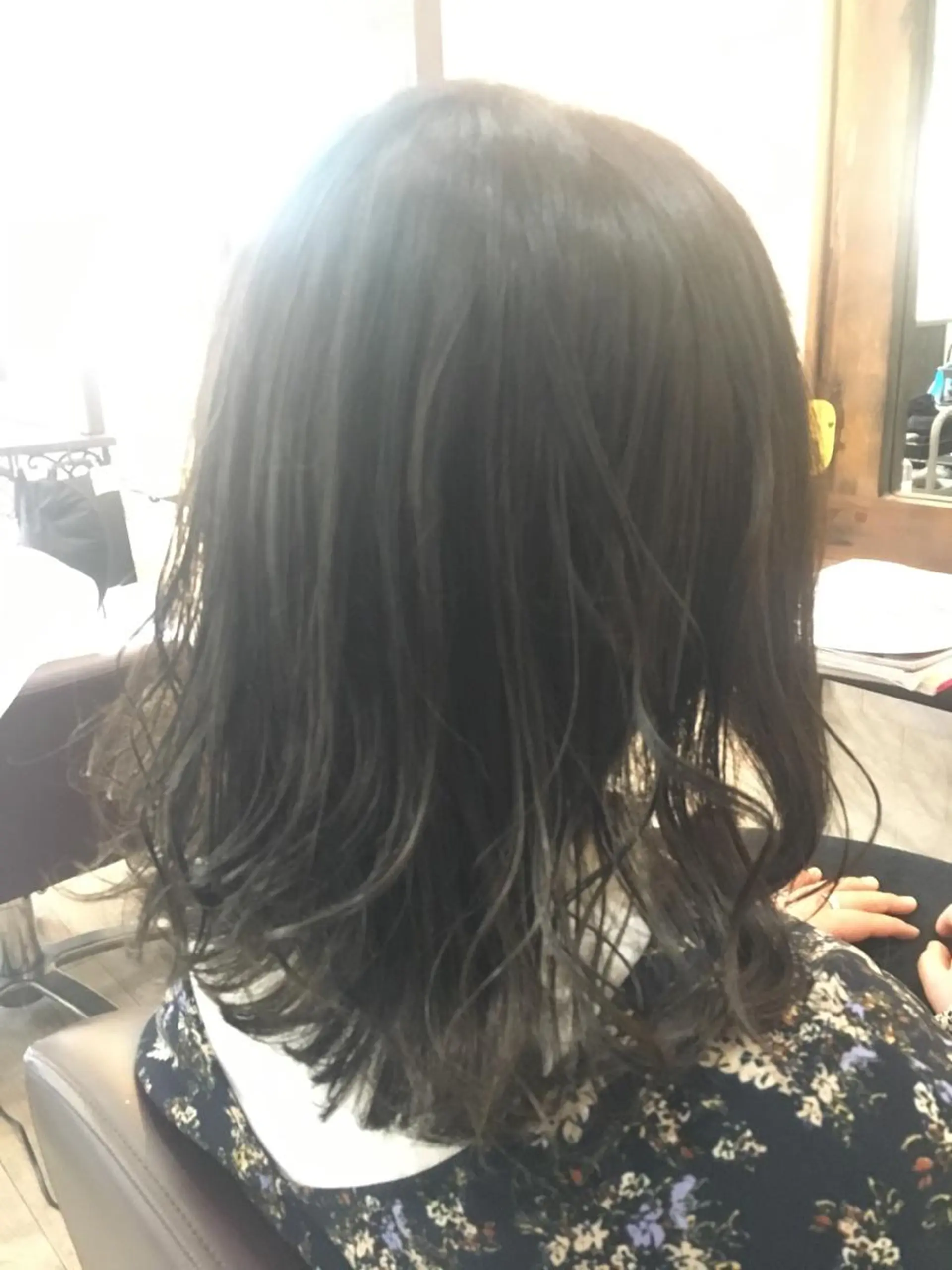 ミディアム ハイライト ヘアカラー BELCHIC所属・松本 亮のヘアスタイル
