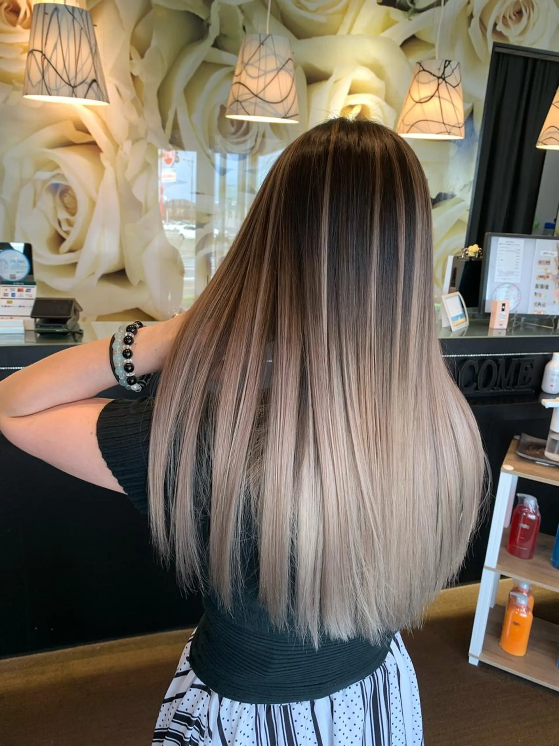 ロング カラー バレイヤージュ レイヤーカット ヘアカラー トリートメント EARTH石巻店 尾形  裕のヘアスタイル