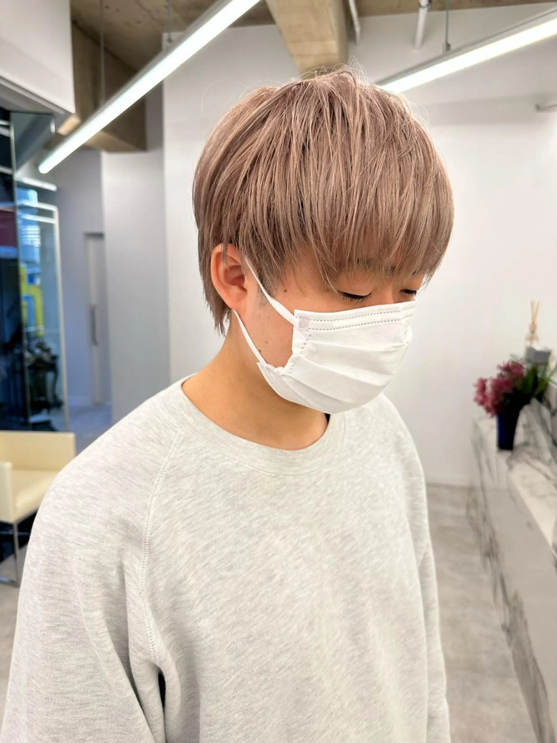 ショート カラー メンズ メンズブリーチ ベージュカラー ブリーチ ミルクティーベージュ カット ヘアカラー トリートメント ブリーチ指名No.1 Daikiのヘアスタイル