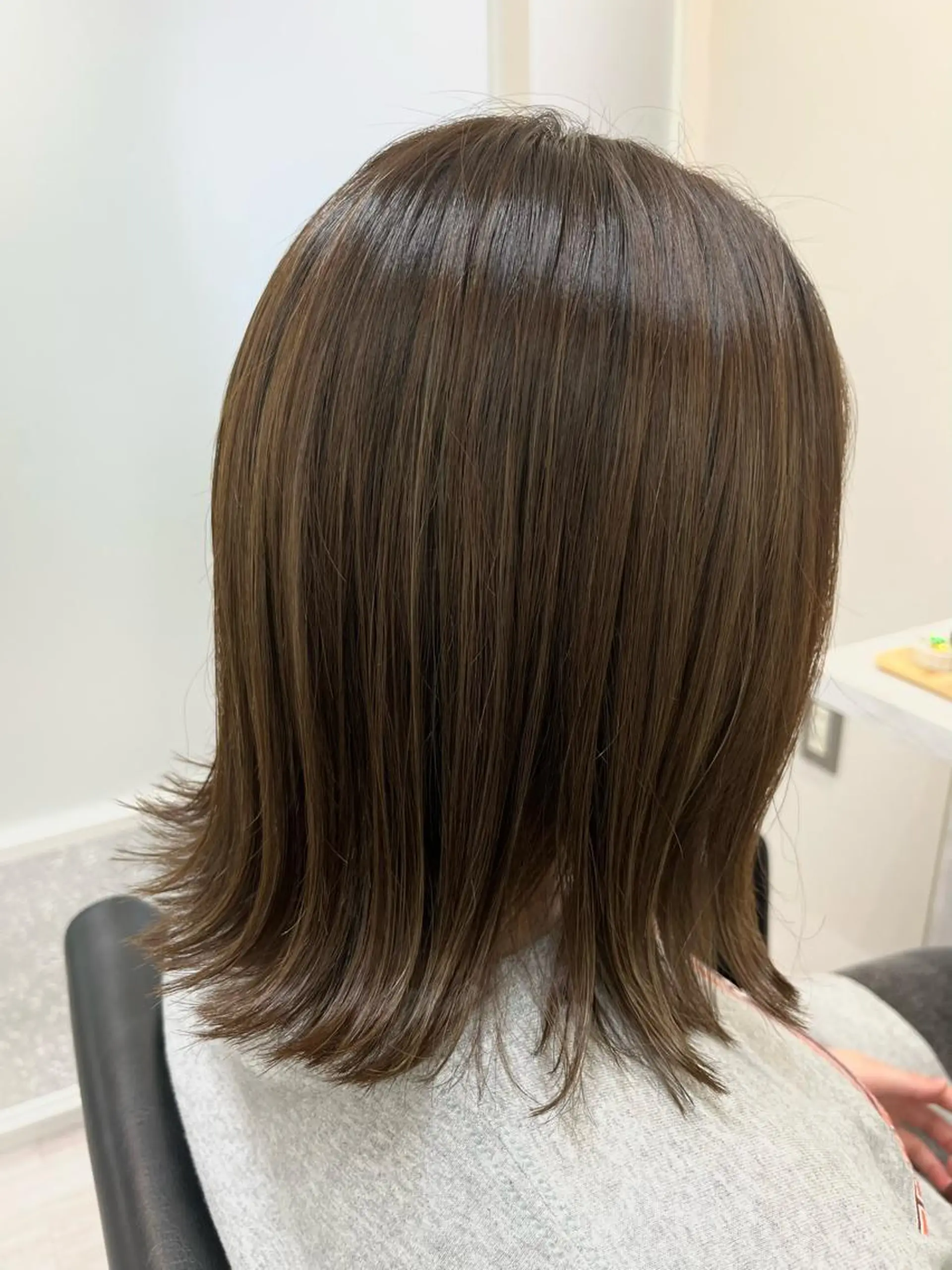 ミディアム カラー 比嘉 黎花のヘアスタイル