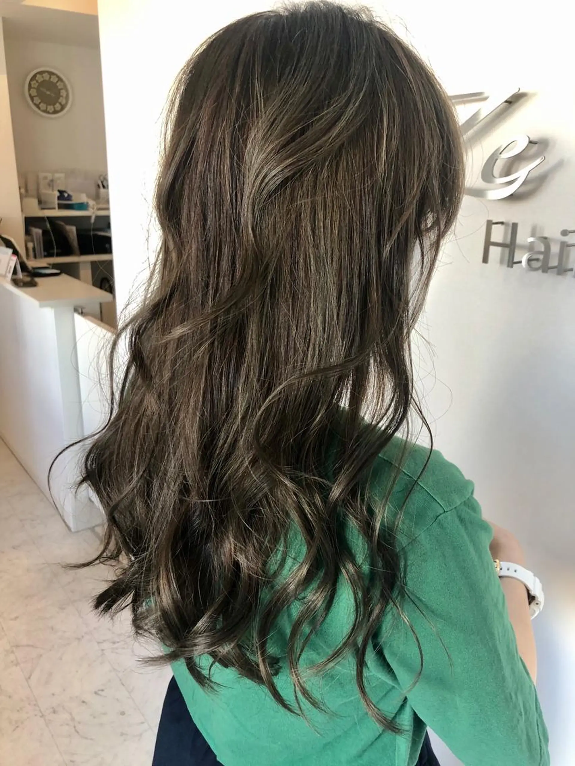 セミロング アッシュ カット ヘアカラー トリートメント ヘッドスパ ze sealのヘアスタイル