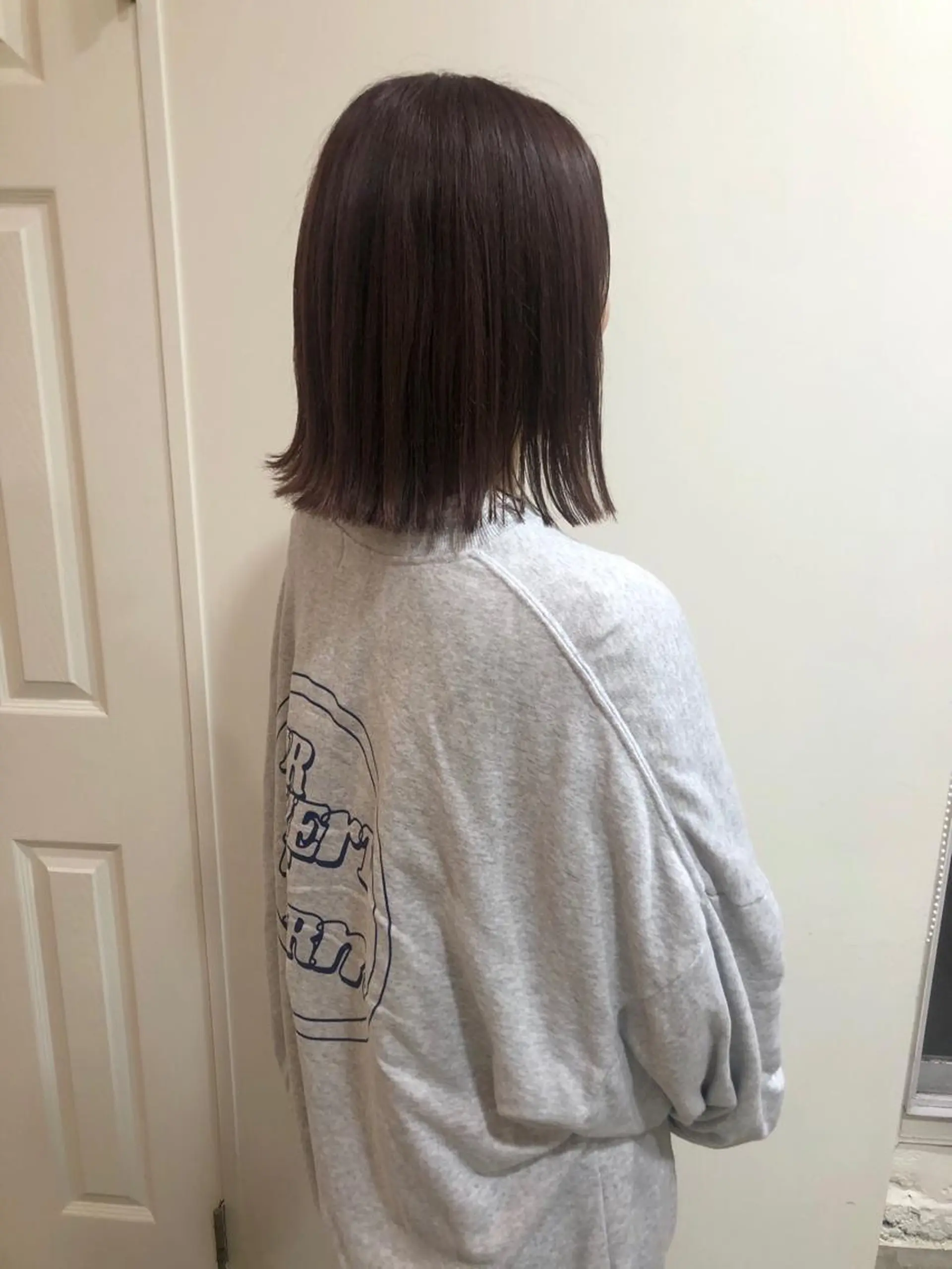 ミディアム カラー MIOベージュカラー 柔らかいカラーのヘアスタイル