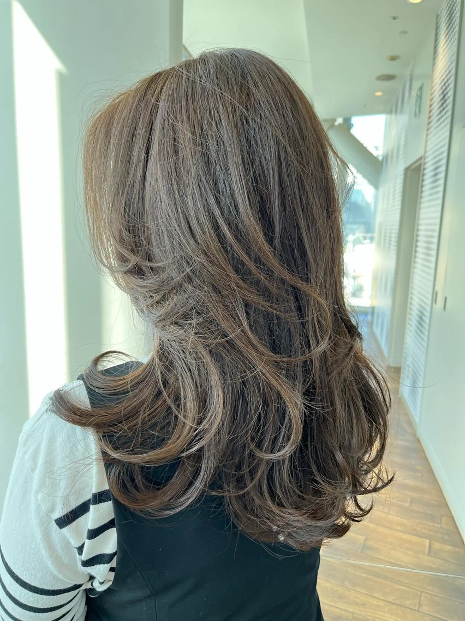 ロング カラー グレージュ レイヤーカット/ 透明感カラー/カナのヘアスタイル