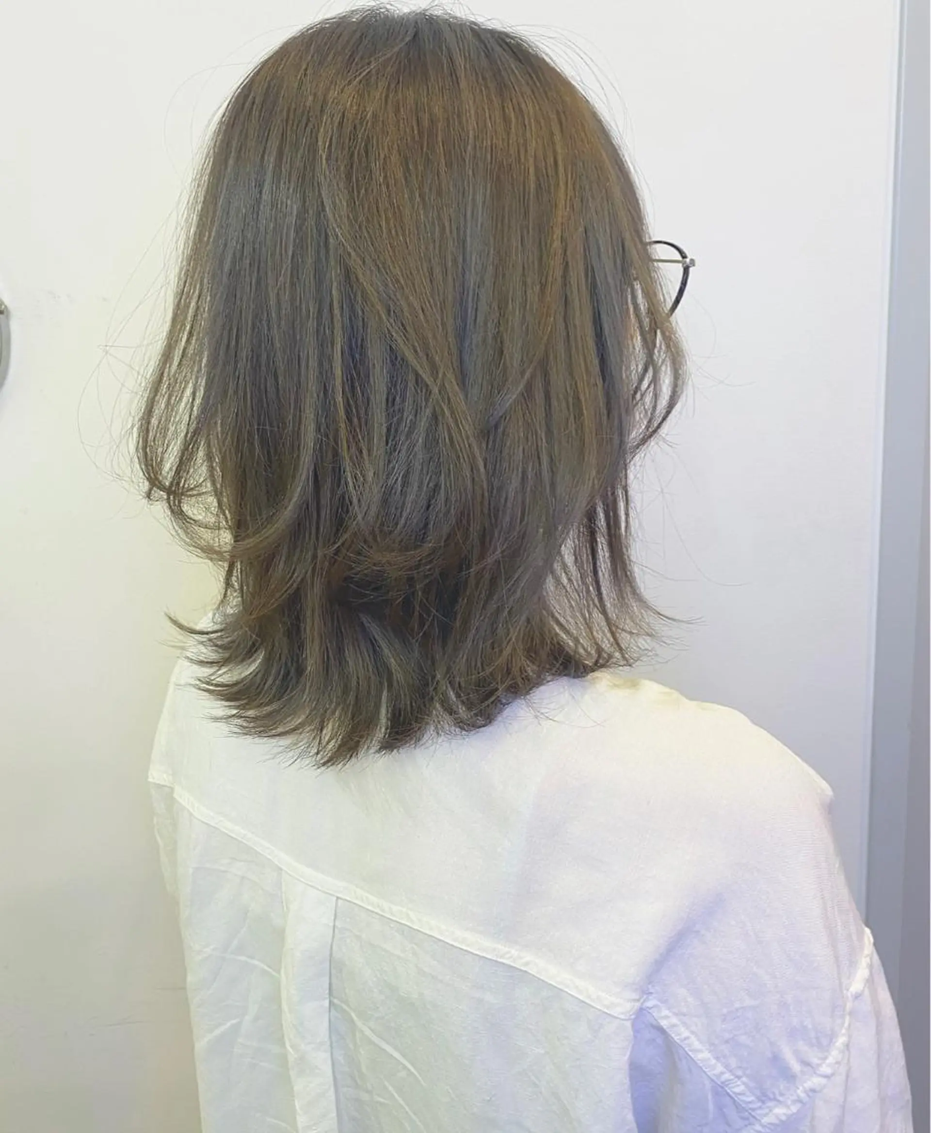 ミディアム カラー ベージュカラー オリーブベージュ カット ヘアカラー トリートメント scene. haraのヘアスタイル
