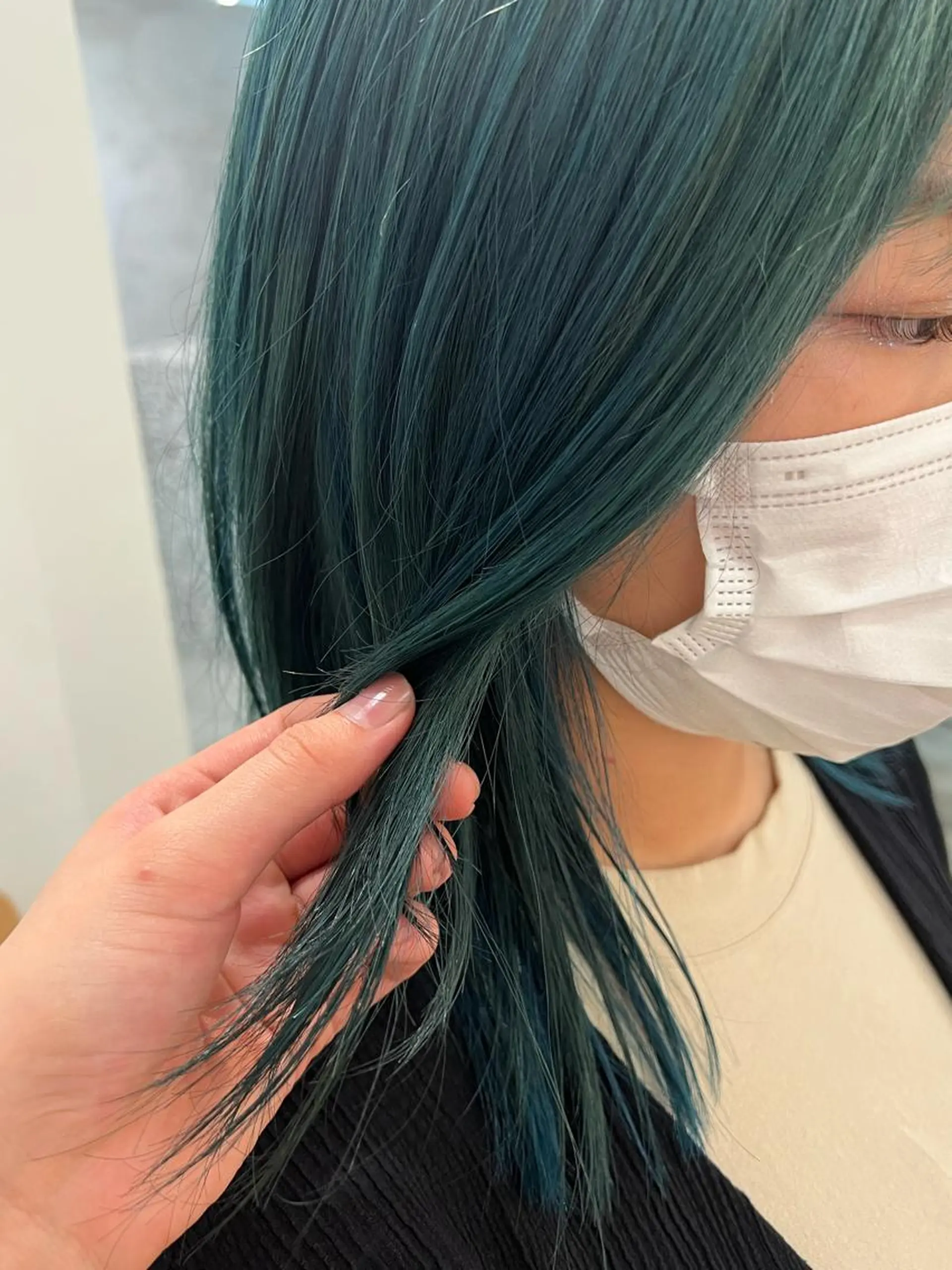 セミロング カラー ブリーチカラーが人気 onnuのヘアスタイル