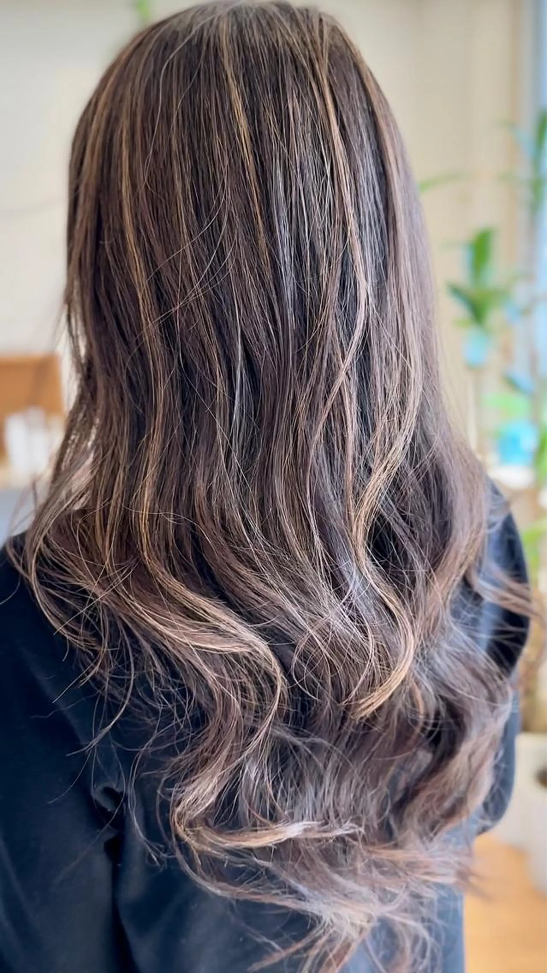 セミロング カラー ブリーチ グレージュ ハイライトカラー イルミナカラー インナーカラー カット ヘアカラー トリートメント 白髪ぼかしハイライト 💫ミネ　ヒロシのヘアスタイル