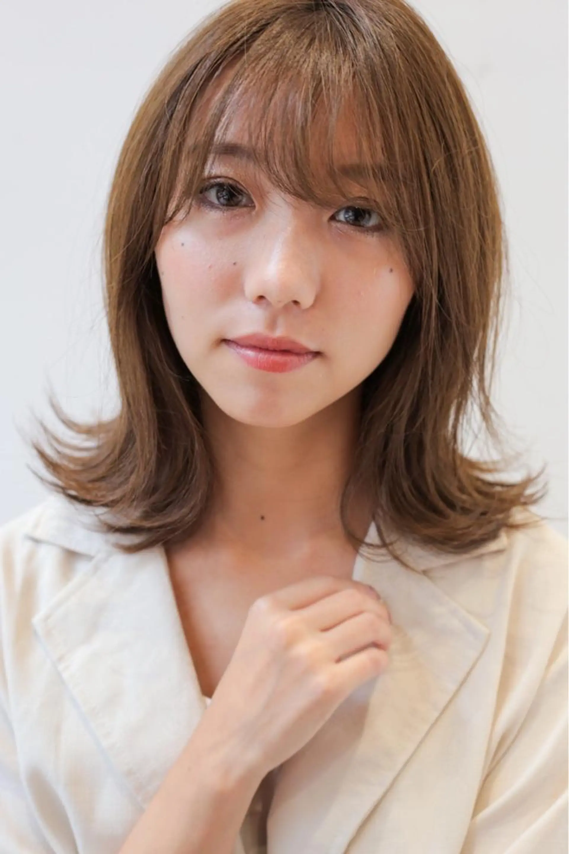 ミディアム & kuのヘアスタイル