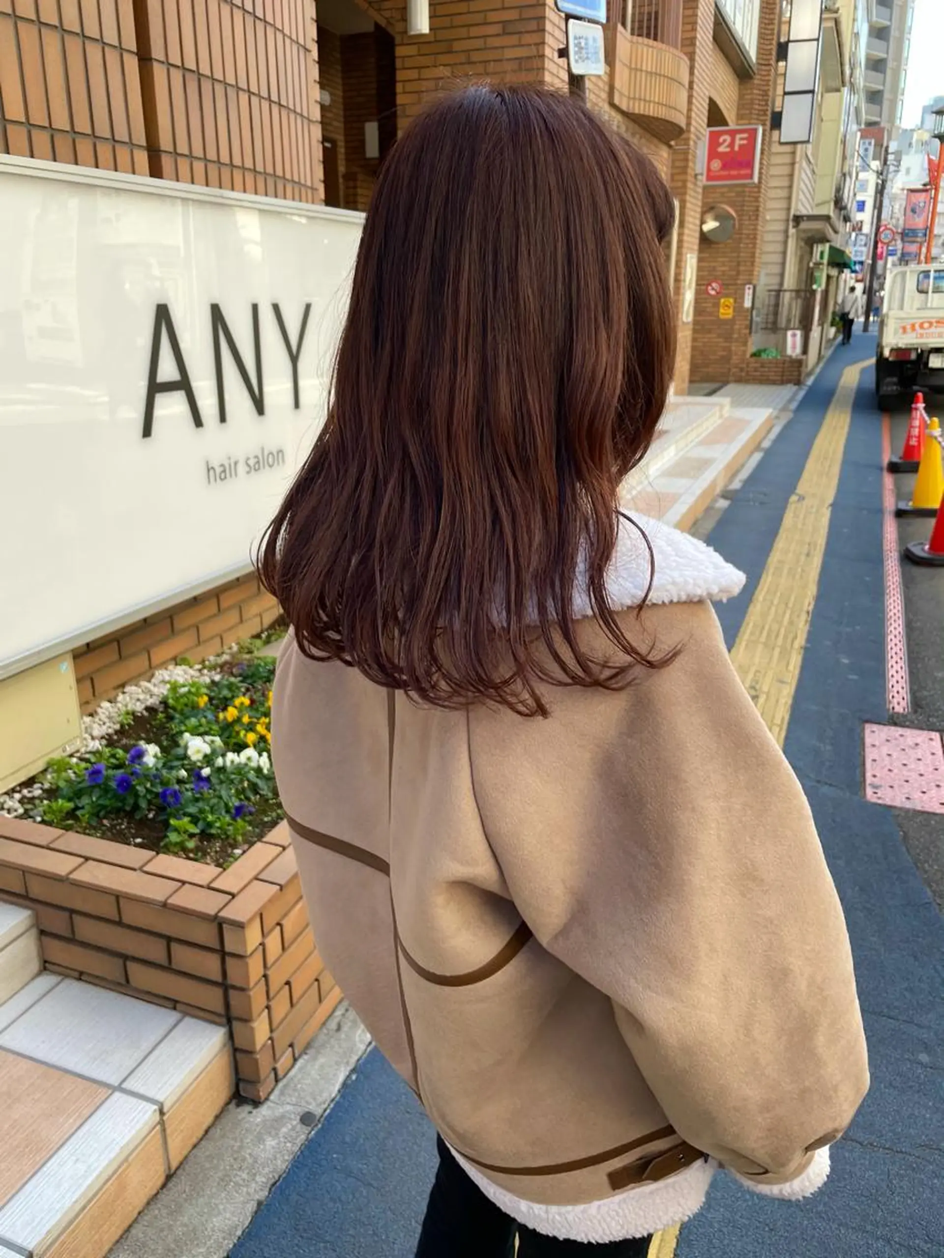 ミディアム カラー カット ヘアカラー トリートメント MIOベージュカラー 柔らかいカラーのヘアスタイル