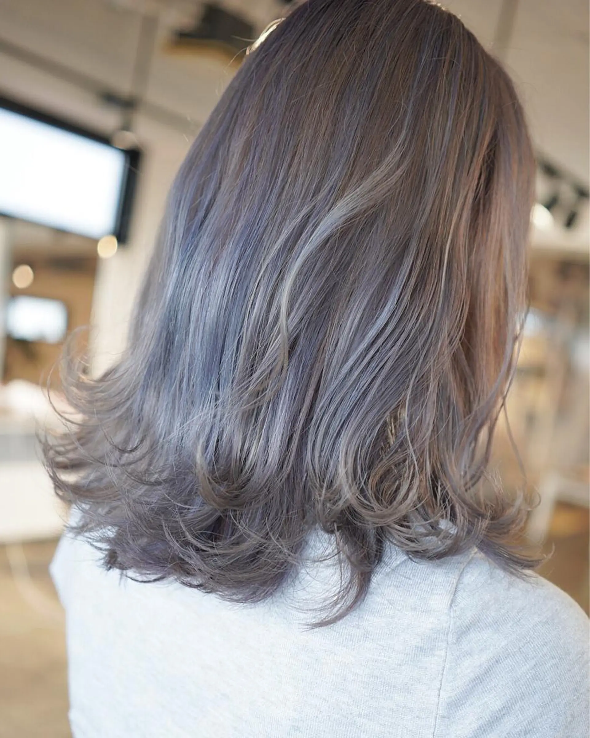 セミロング カラー デザインカラー パープルカラー ヘアカラー トリートメント ハイトーン/レイヤー /ケアブリーチ石川治のヘアスタイル