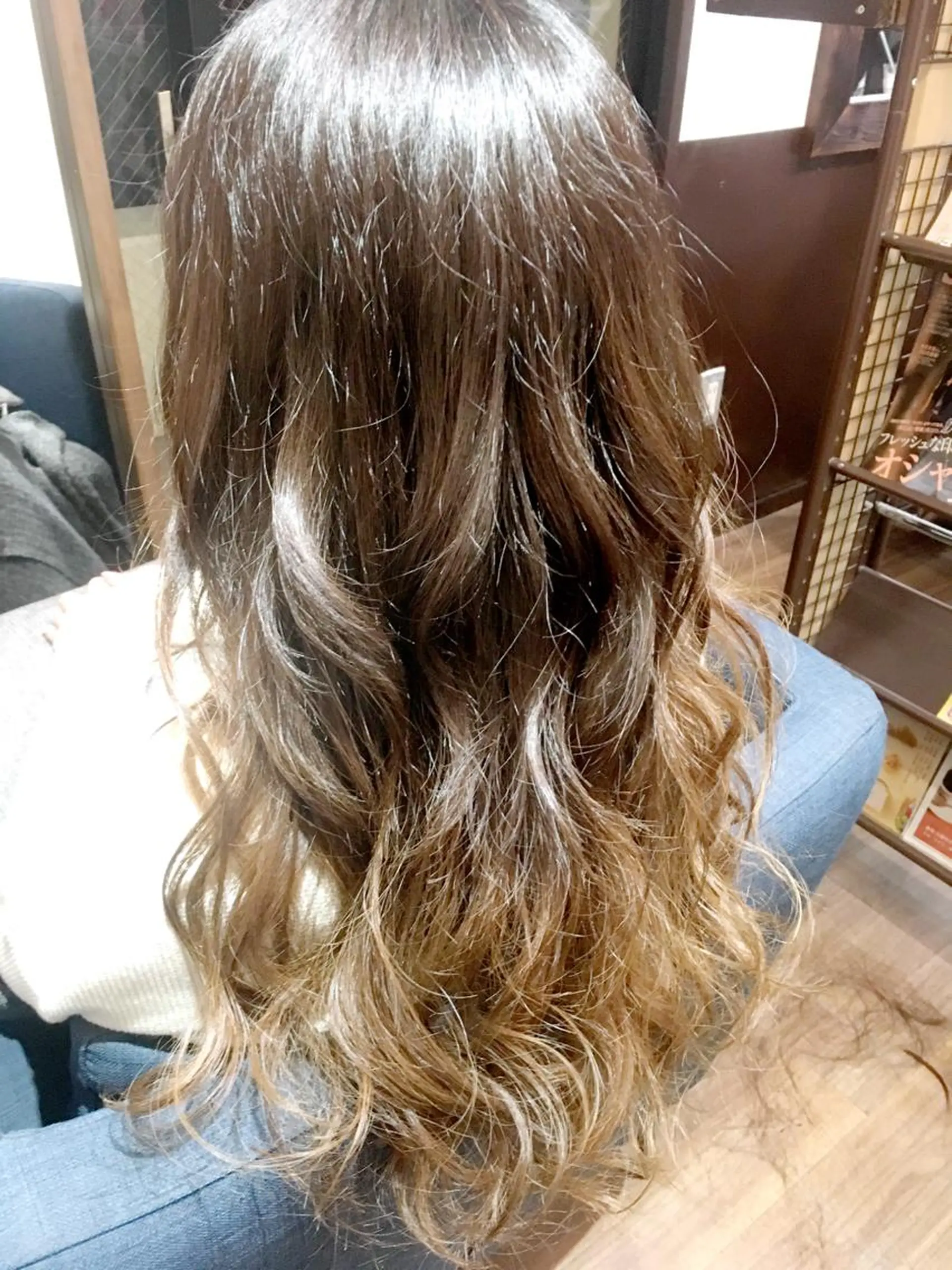 ロング カラー アッシュ ブリーチ ダブルカラー グラデーションカラー ヘアカラー トリートメント hairsalon Linkのヘアスタイル