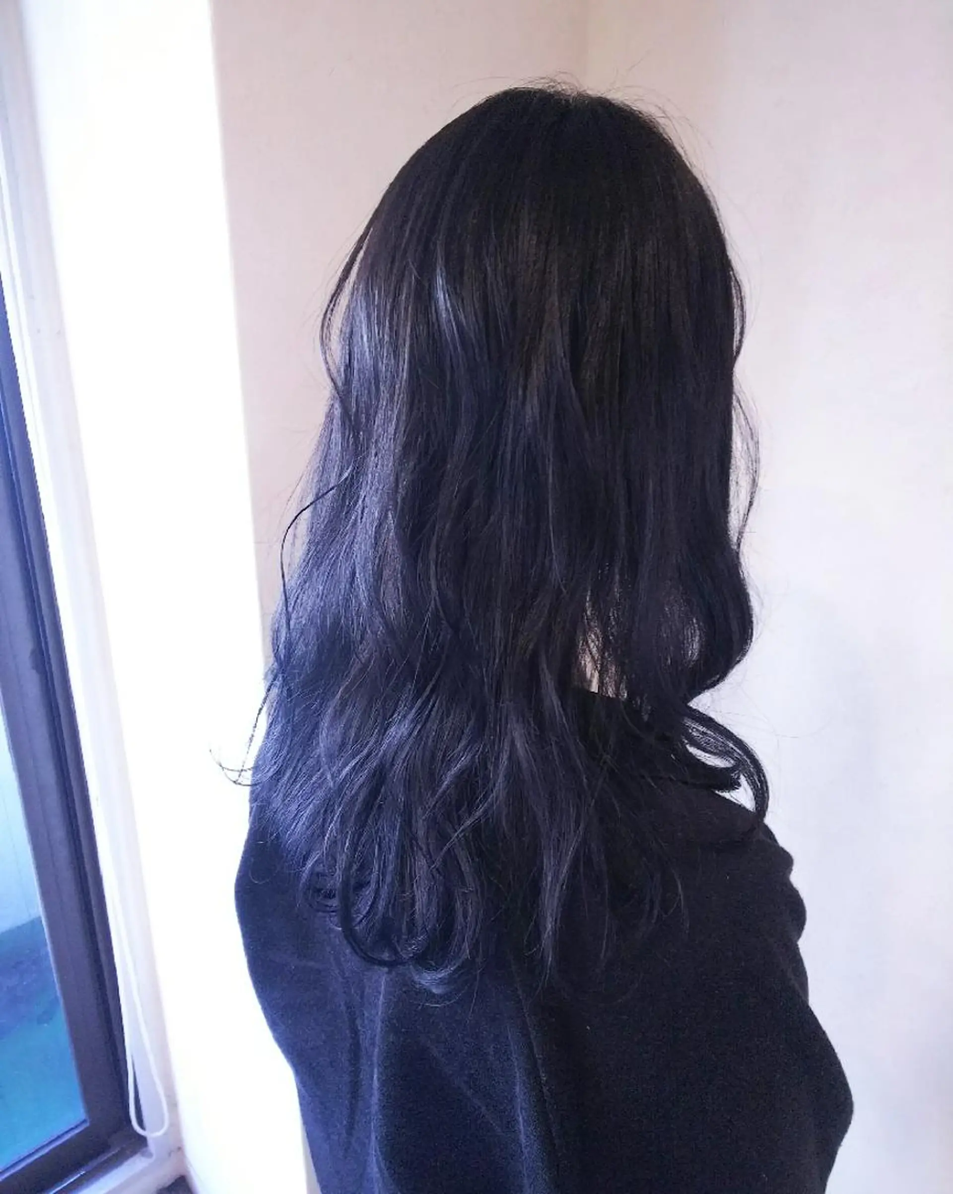 ロング カラー 黒髪 ブルーカラー ブルーブラック RU RIのヘアスタイル