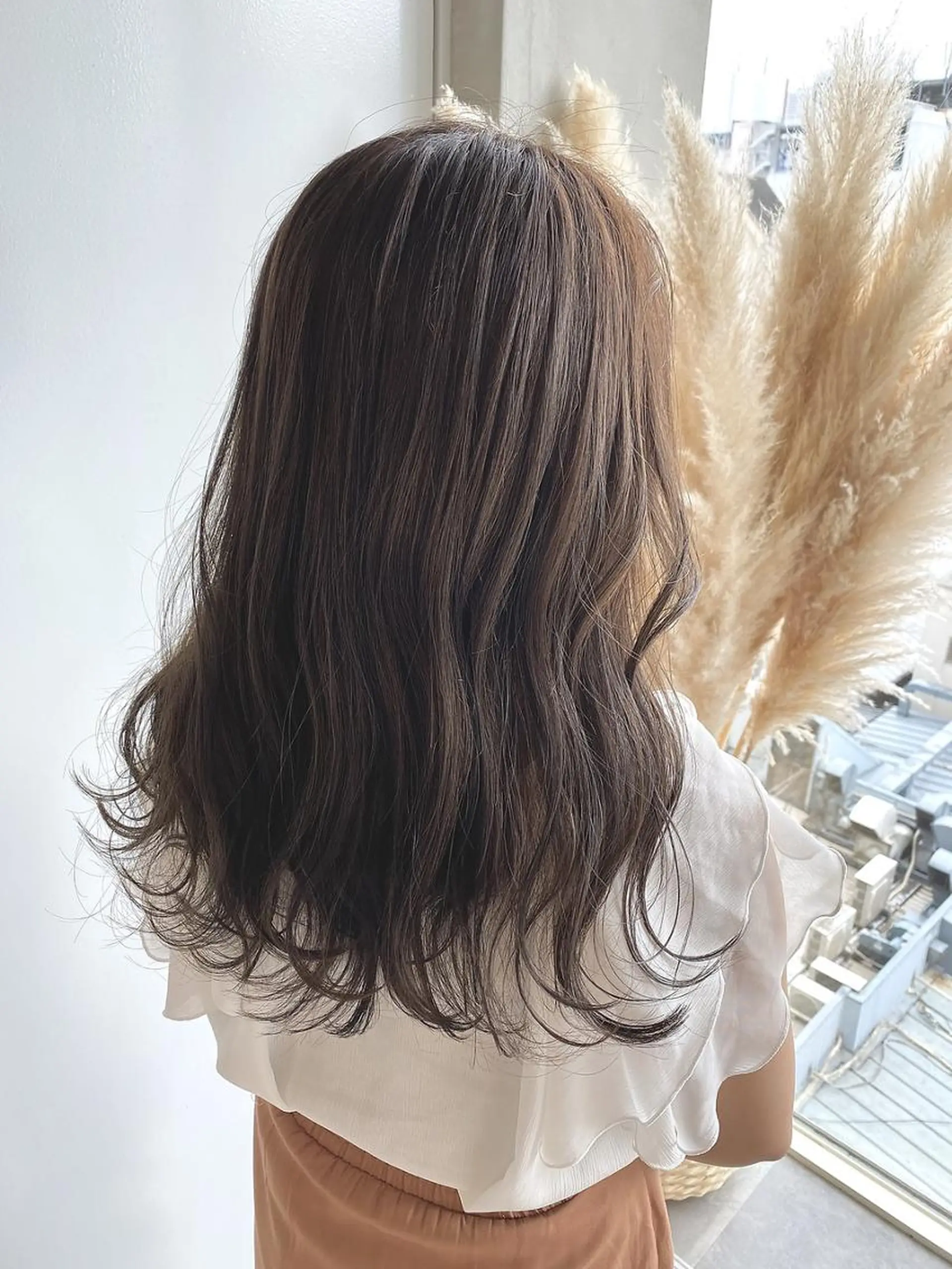 ロング カラー ベージュカラー フォギーベージュ ANGELICA 難波店のヘアスタイル