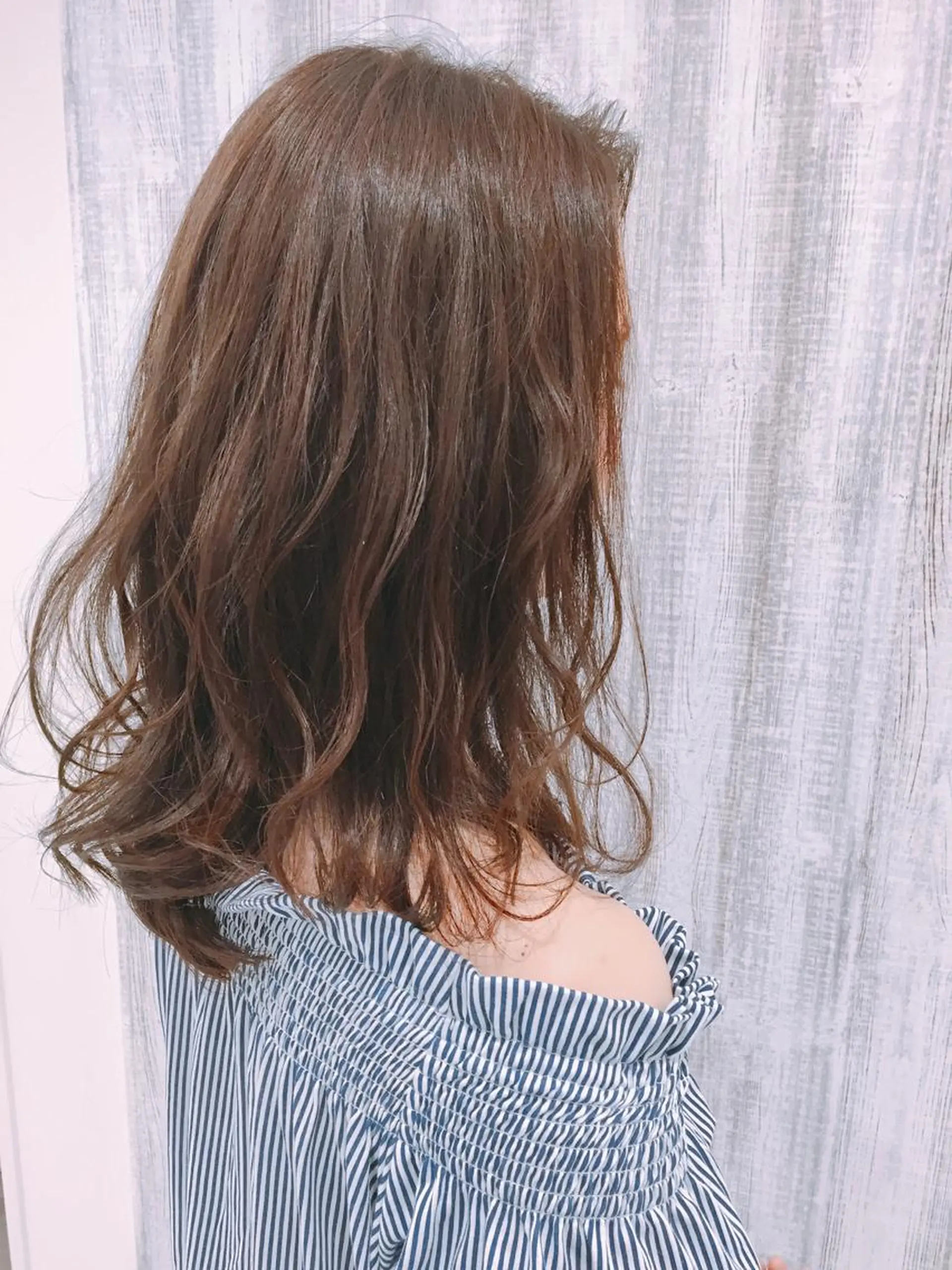 セミロング カラー アッシュ ベージュカラー 透明感♡︎♡︎ 佐々木早苗のヘアスタイル
