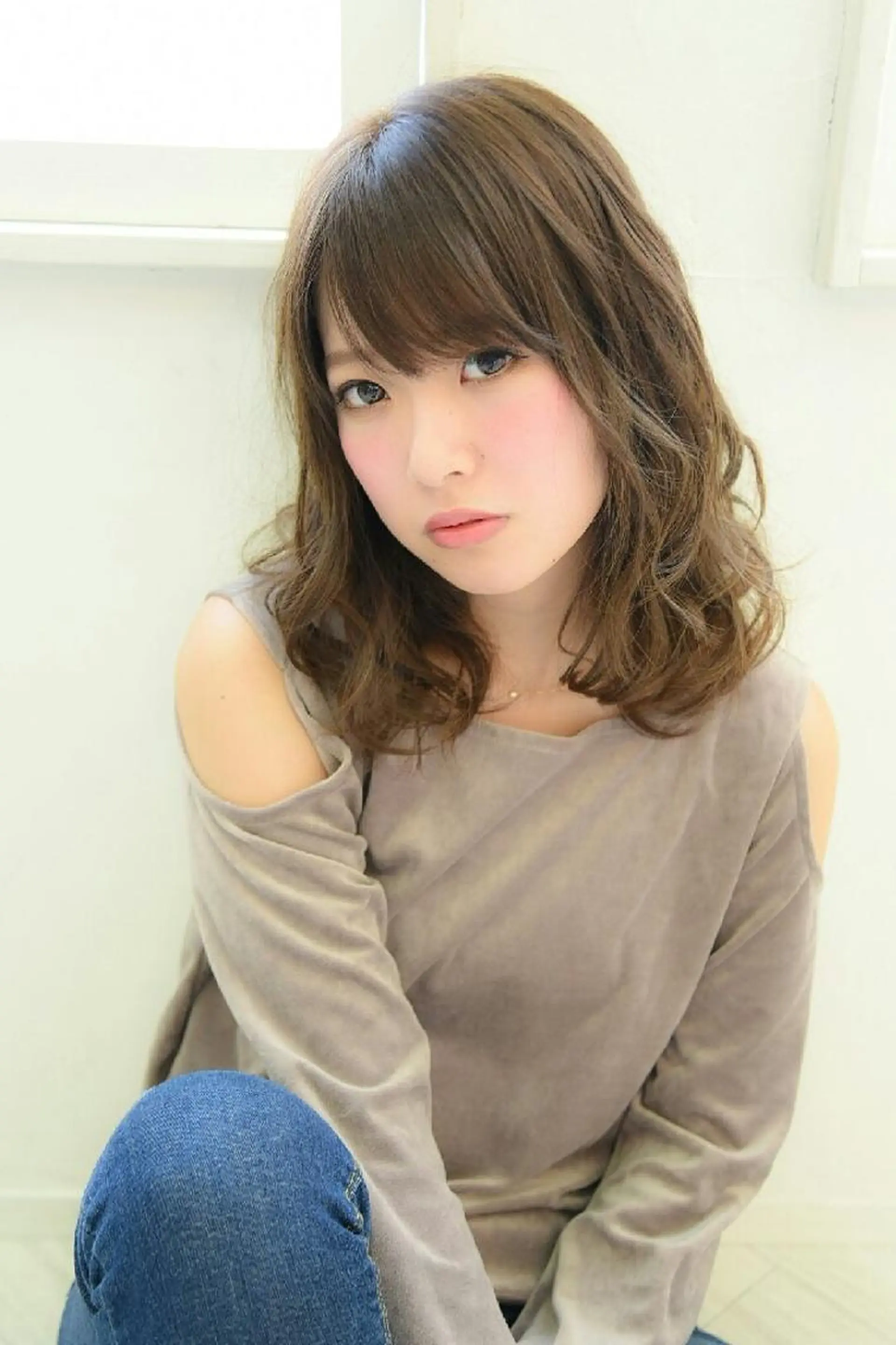 ミディアム カラー アッシュ 海外レイヤー/ 梅田美容室のヘアスタイル