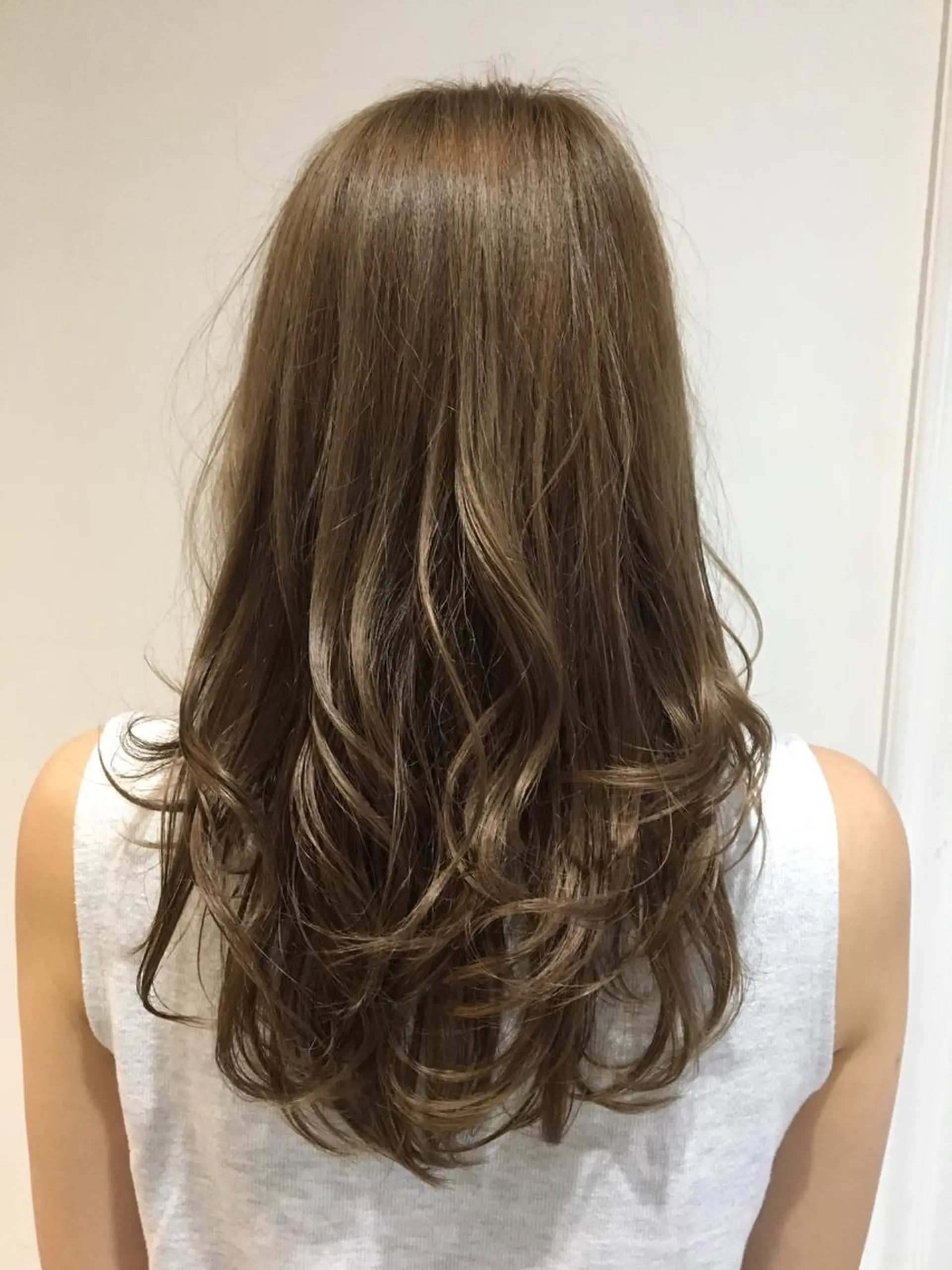 カラー 日野 めぐみのヘアスタイル
