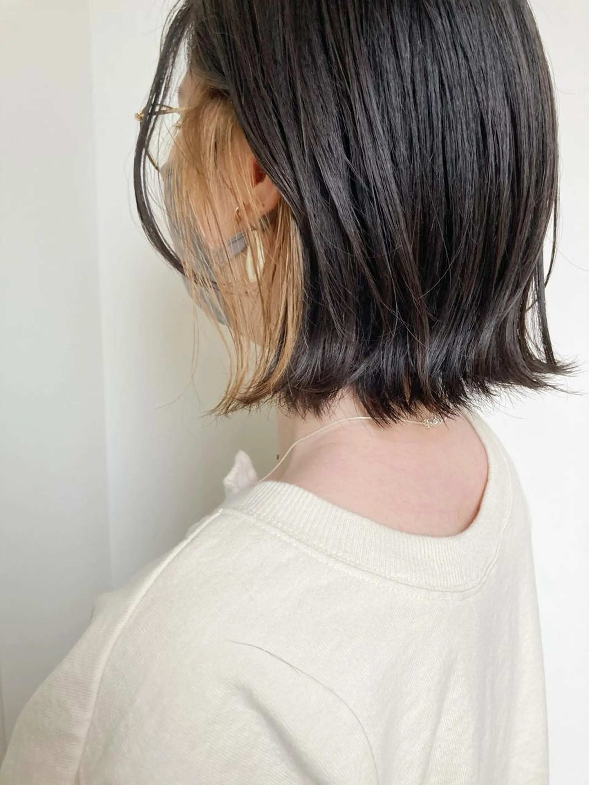 ミディアム カラー ベージュカラー ブリーチ ミルクティーベージュ カット ヘアカラー 小木曽智美 /ボブ/ショートのヘアスタイル