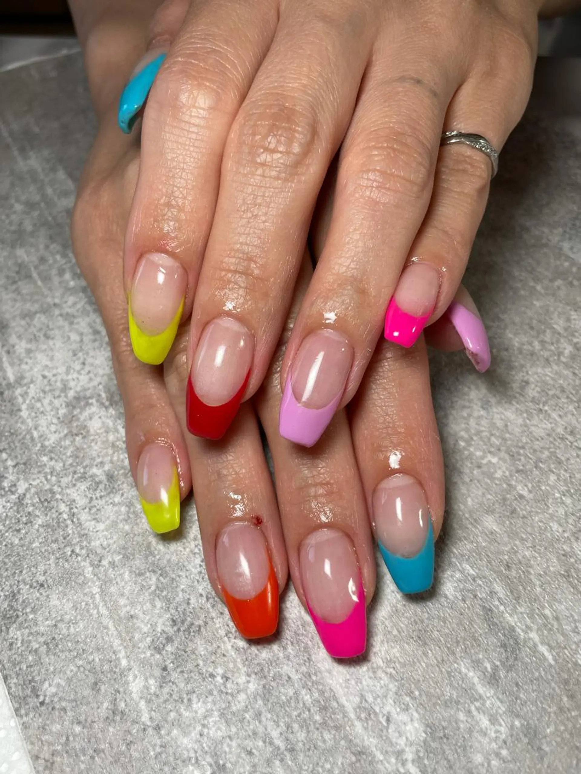 ネイル フットネイル フレンチネイル フットネイル 蓑原 佳央里のネイルデザイン