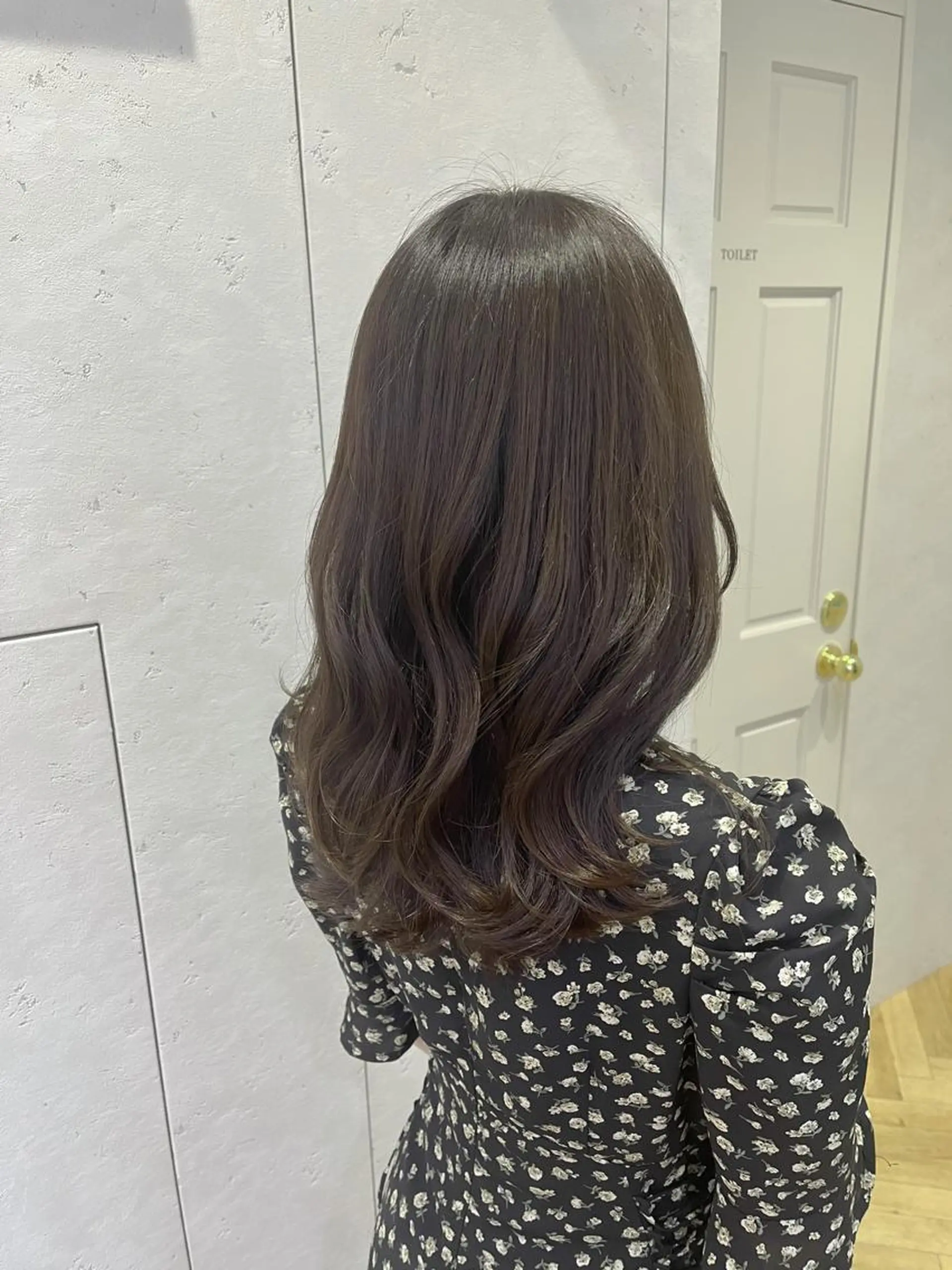 セミロング ハイライト 透明感カラー│ レイヤーヘア中居美樹のヘアスタイル