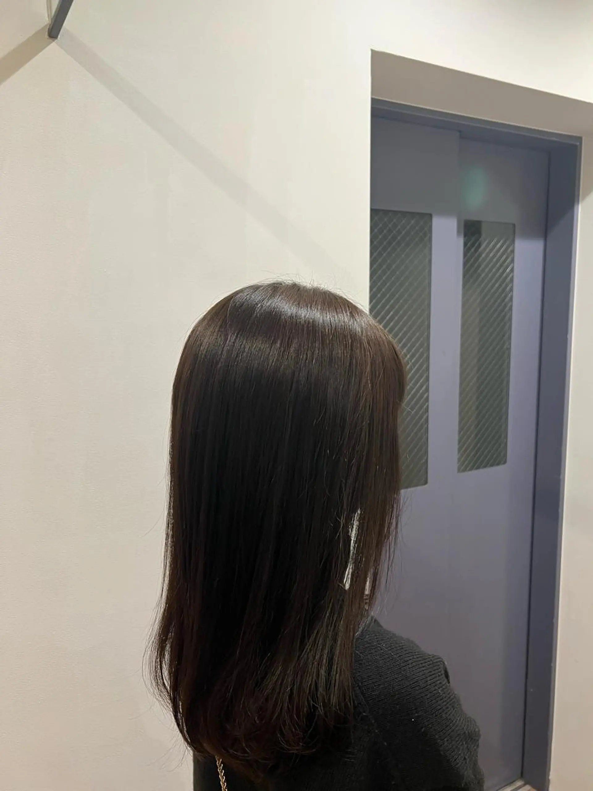 セミロング ヘアカラー AmiLi HONOKAのヘアスタイル