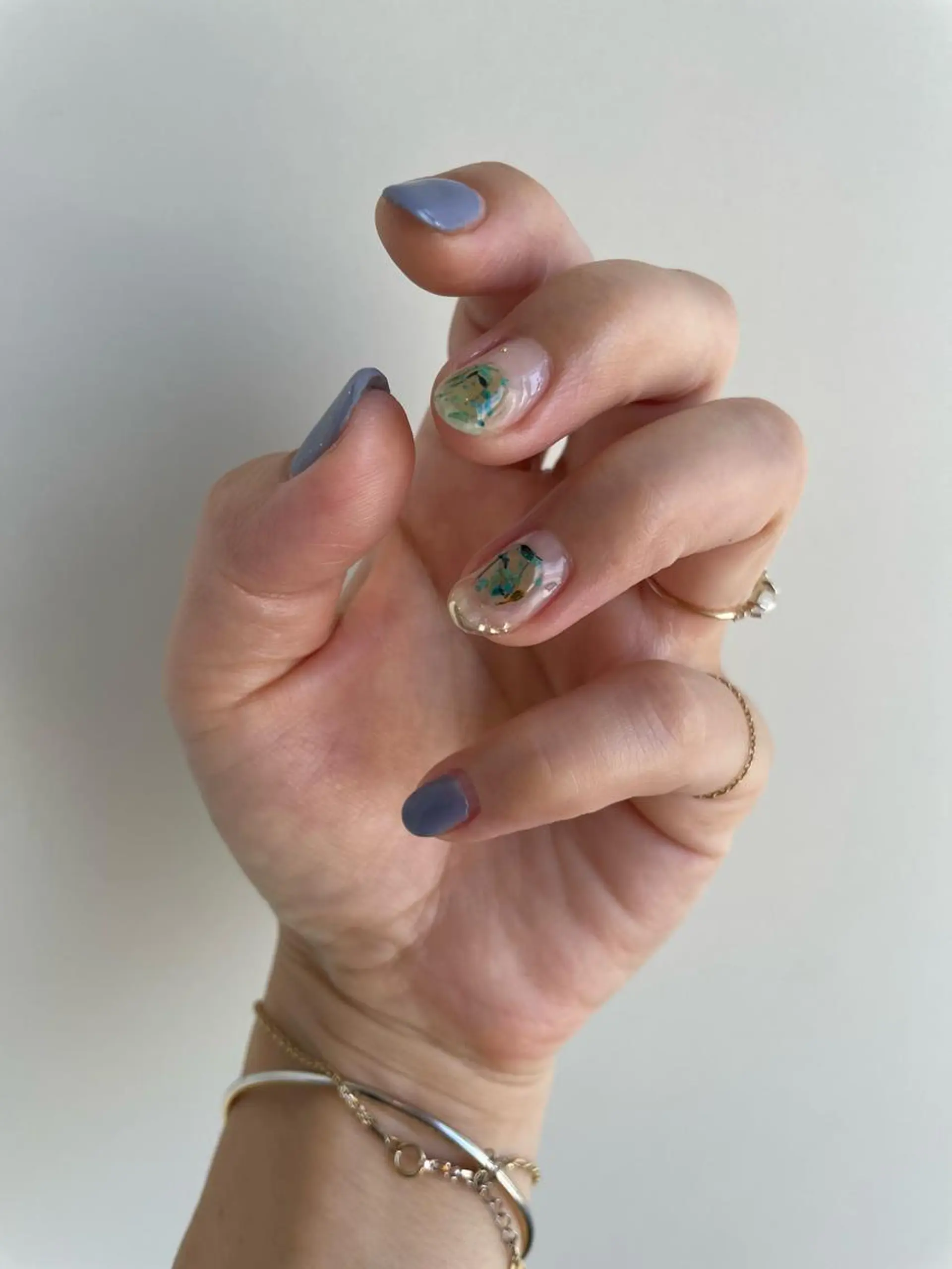 ミディアム ネイル ブルー クリアネイル pipi ..のネイルデザイン