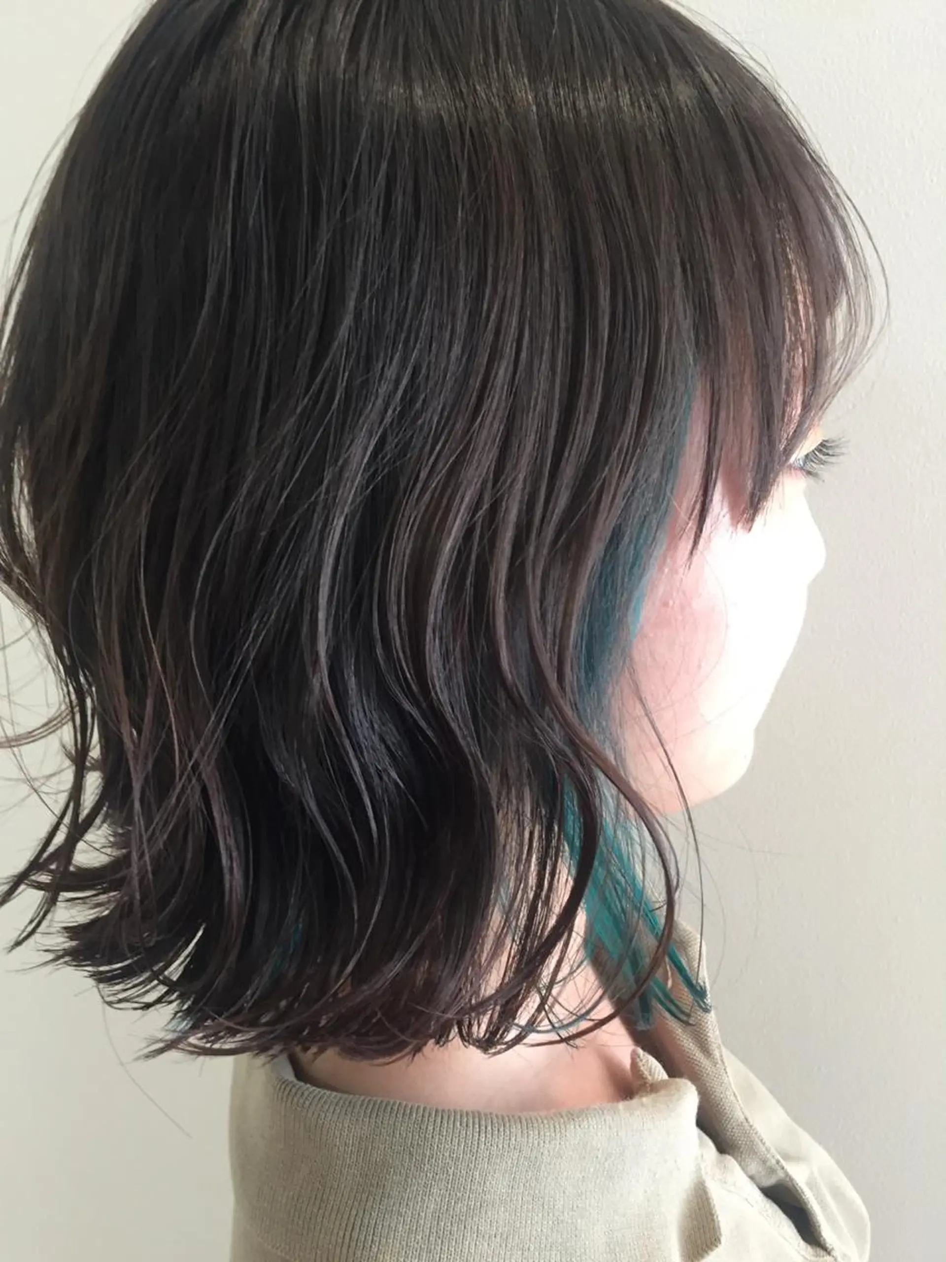 ミディアム カラー ブルーカラー インナーカラー 盛れるレイヤーカット 得意🌹井上美沙のヘアスタイル