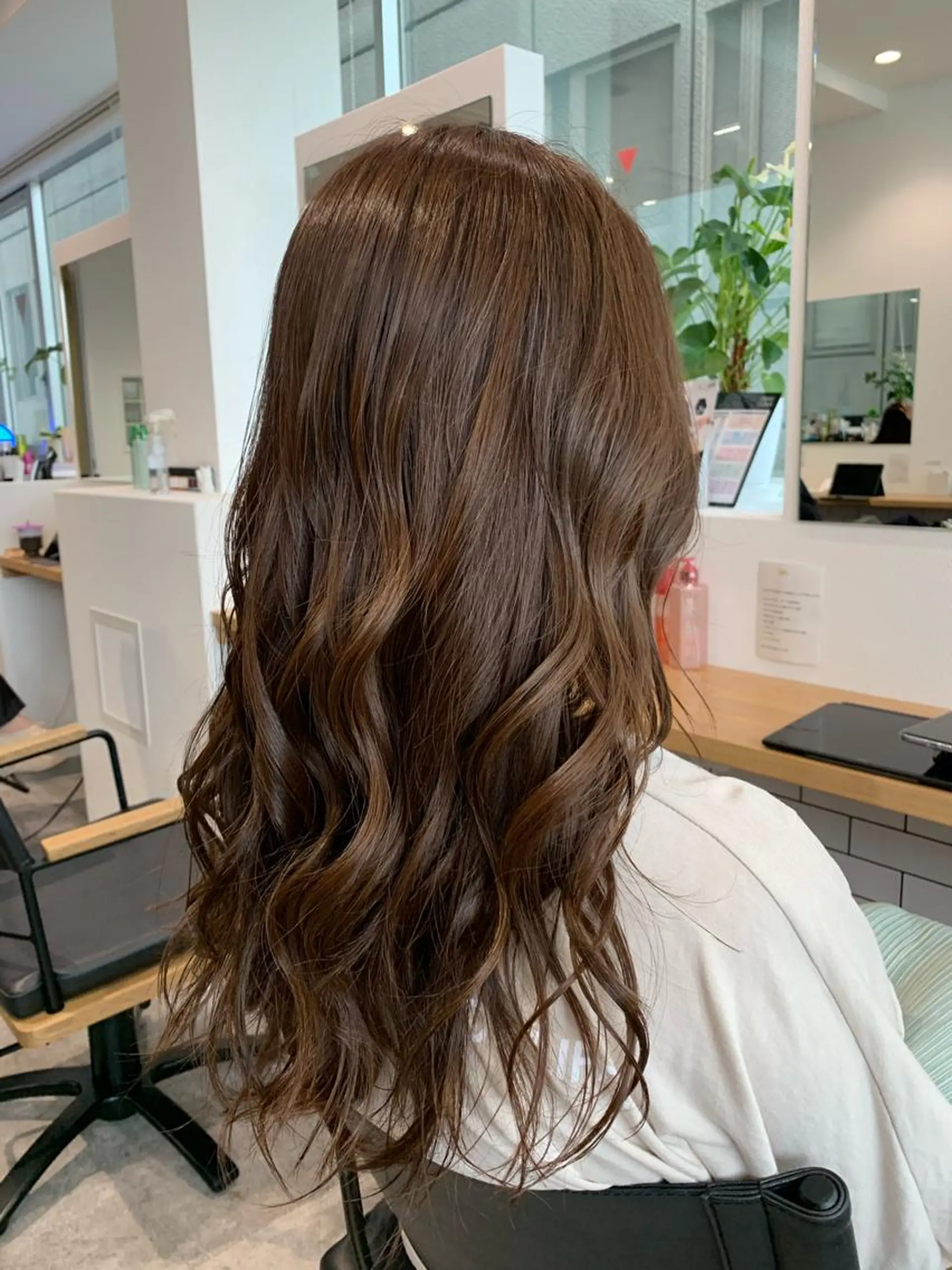 ロング カラー アッシュ バレイヤージュ ベージュカラー ブロンド ブルーカラー レイヤーカット/ 艶カラー/RYOMAのヘアスタイル