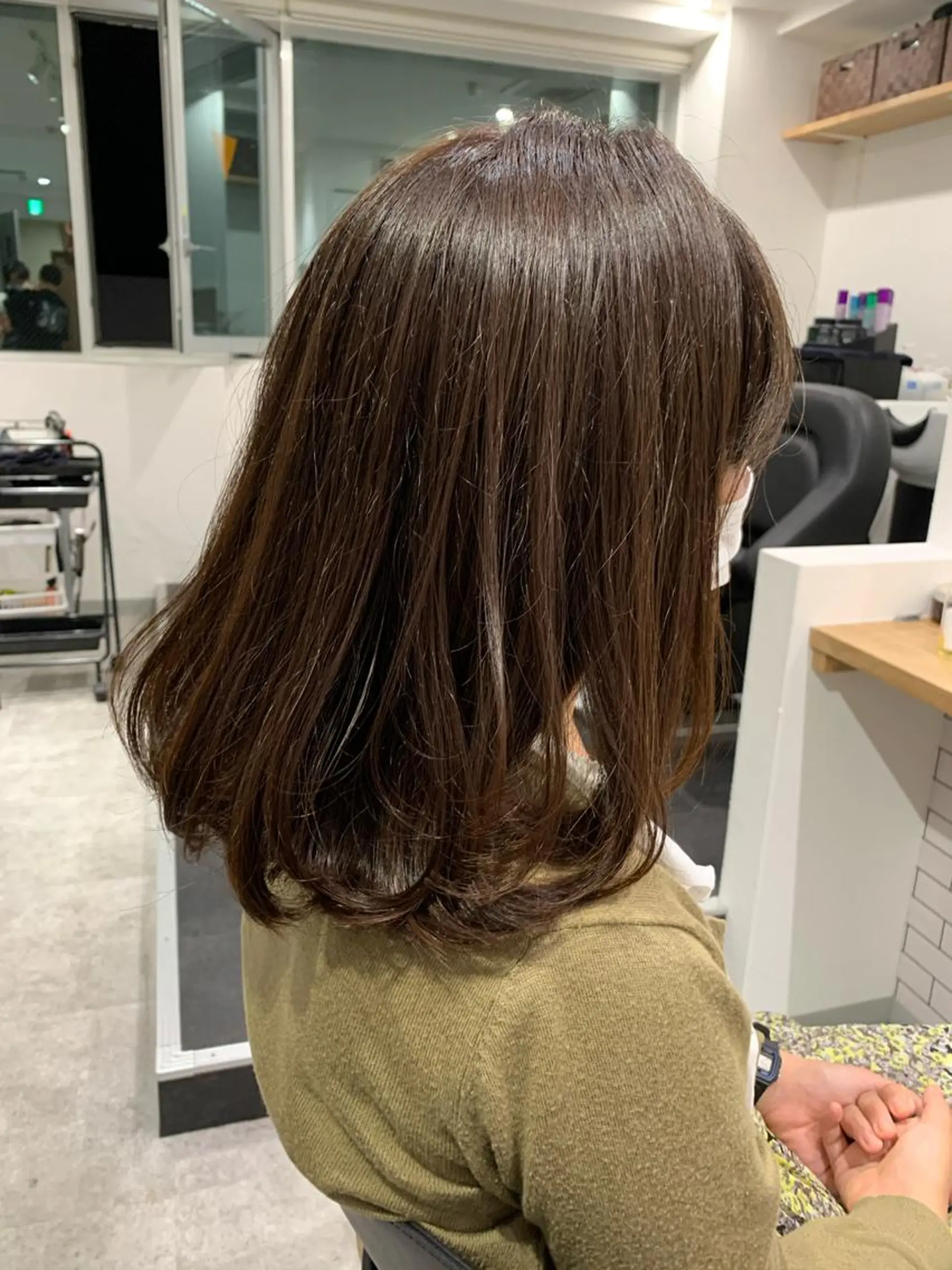 ミディアム カラー アッシュ バレイヤージュ ベージュカラー ブロンド ブルーカラー レイヤーカット/ 艶カラー/RYOMAのヘアスタイル
