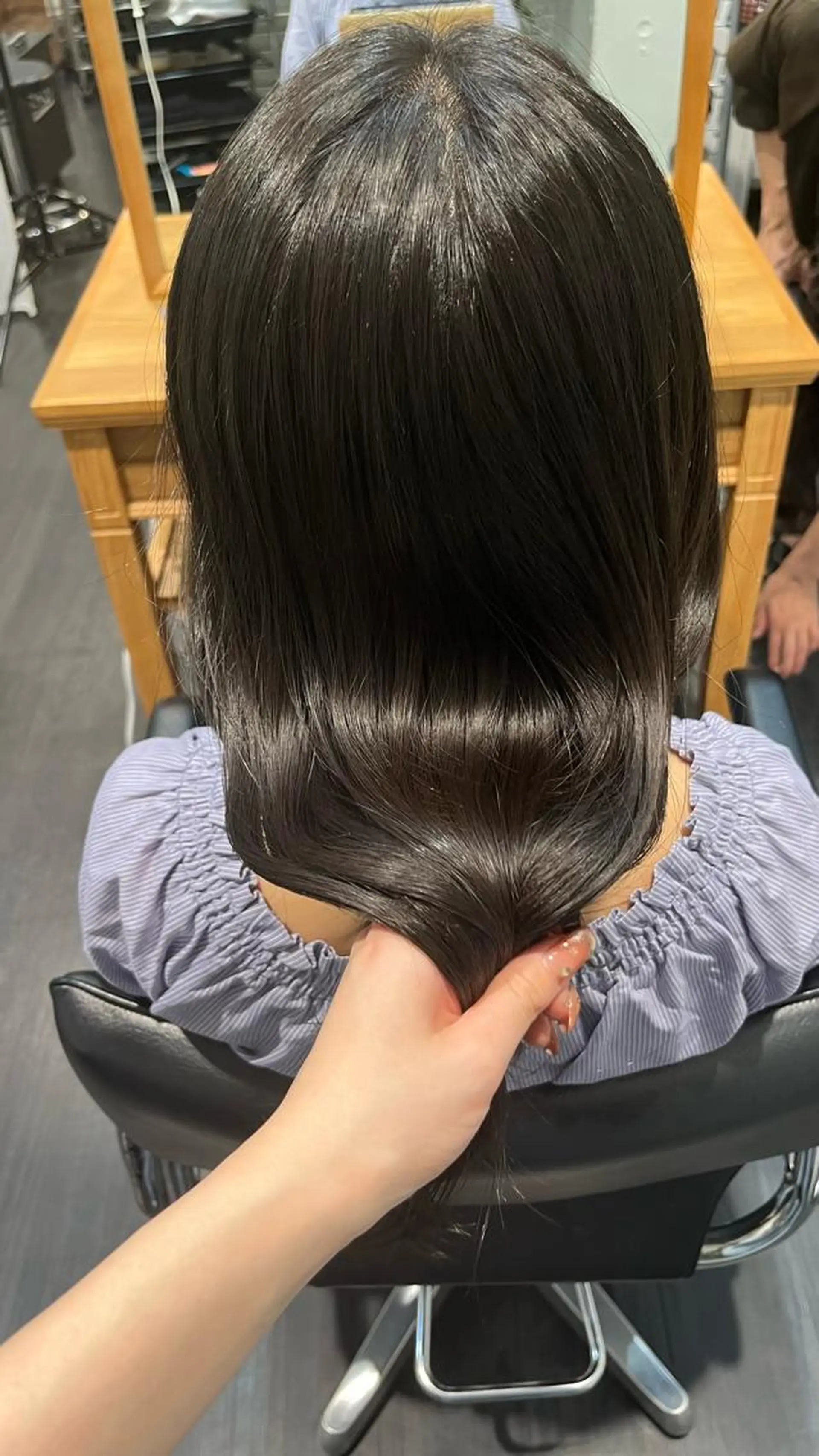 セミロング カラー グレージュ 細田 碧のヘアスタイル