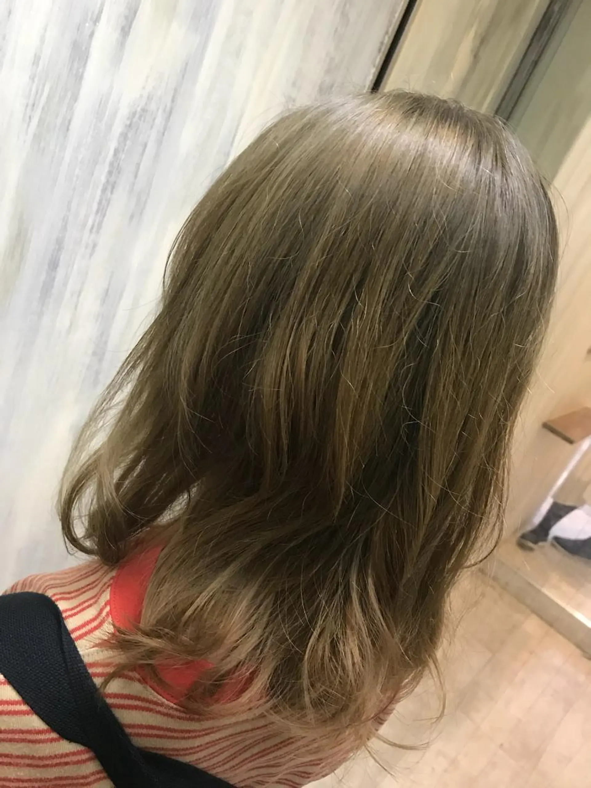 ミディアム カラー shi hoのヘアスタイル