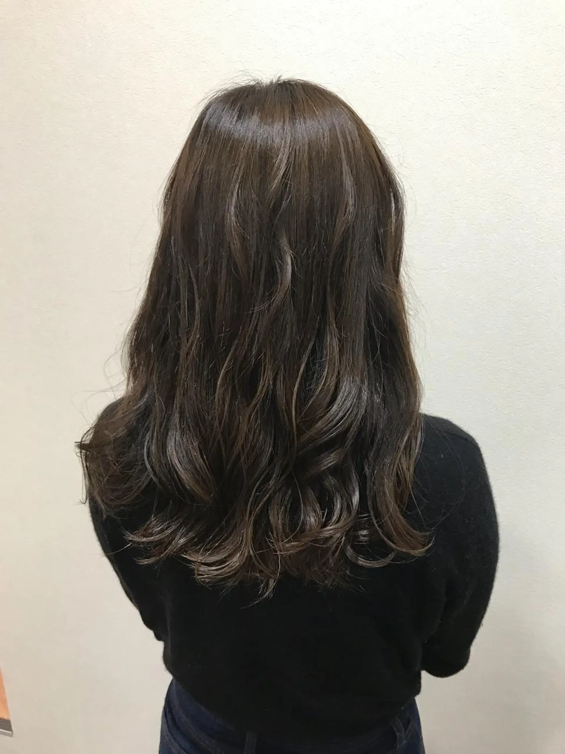 ロング カラー イルミナカラー 岡本 智次のヘアスタイル