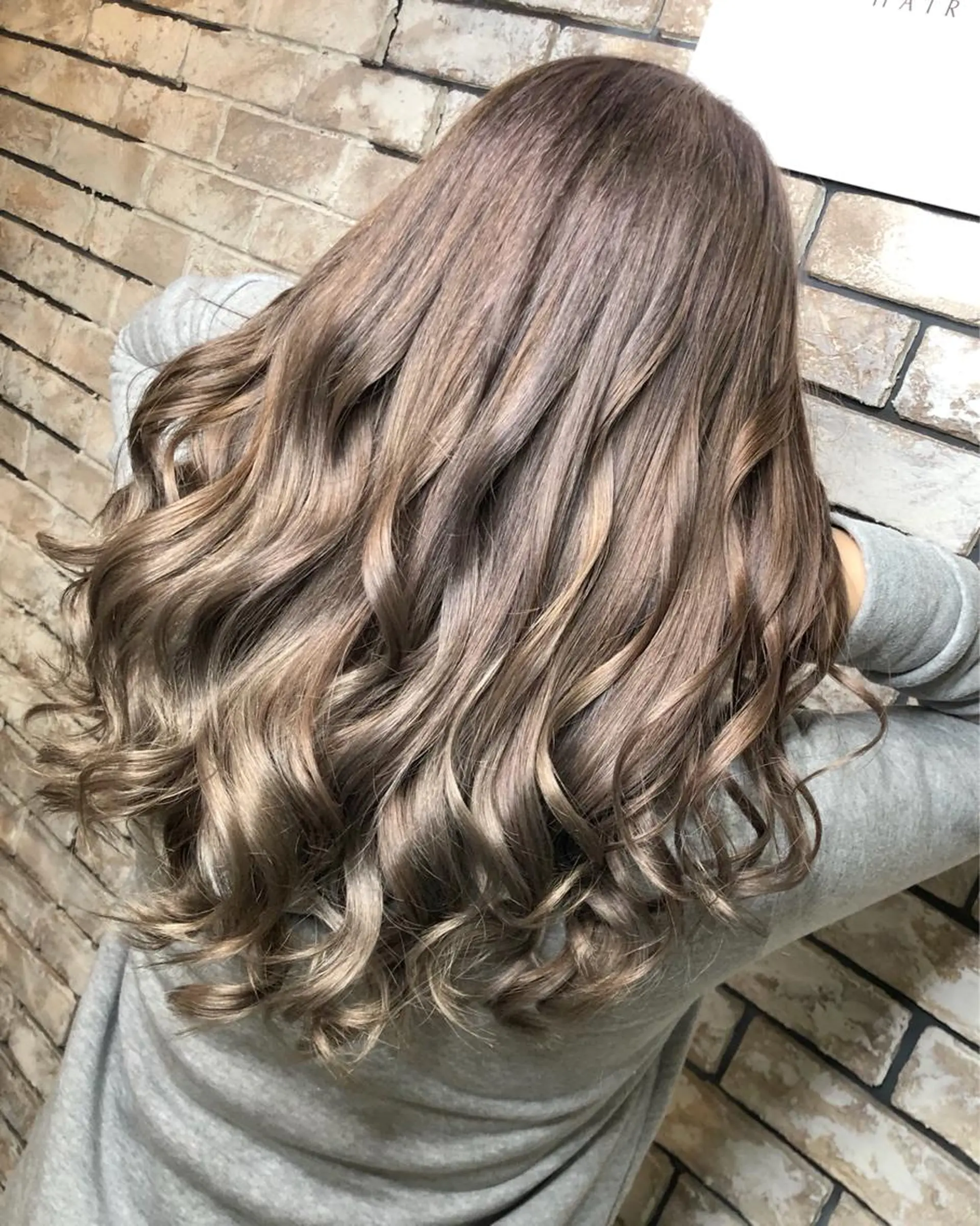 セミロング カラー ヘアカラー ハイトーン/韓国風 🤍Nacchi🐈のマツエク・マツパデザイン