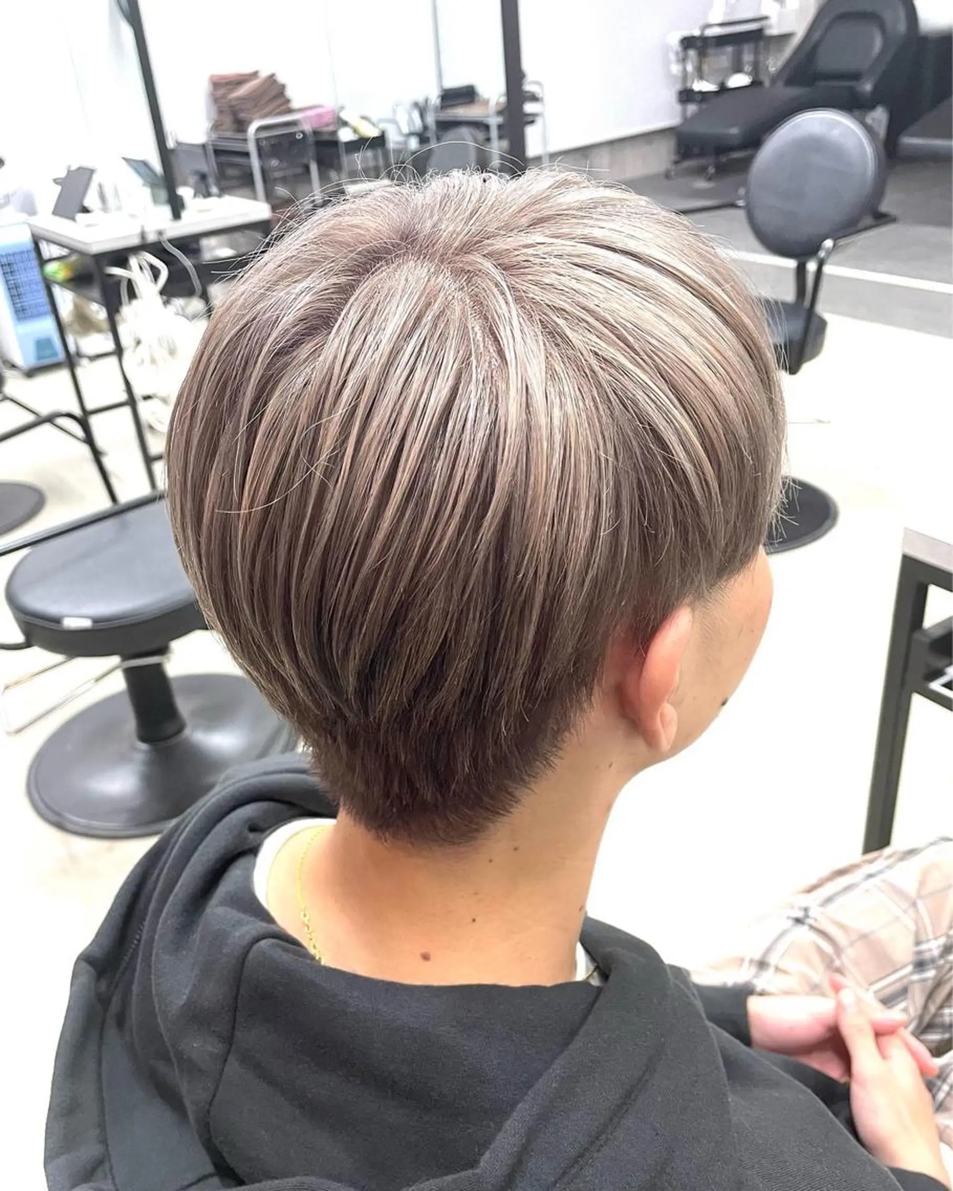 ショート カラー ベージュカラー ホワイトベージュ ヘアカラー LUXBE LUCE ひなののヘアスタイル