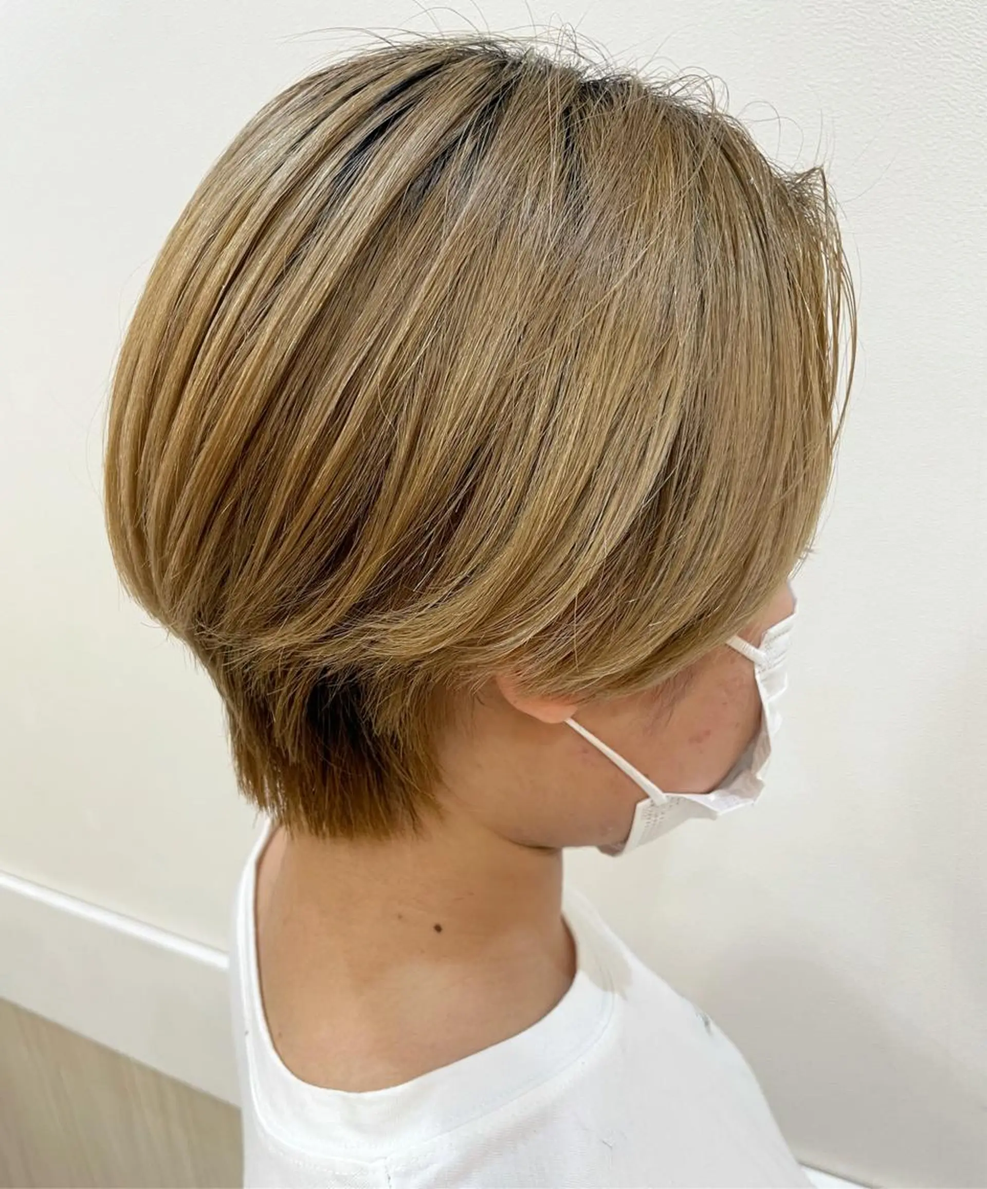 ショート カラー 内田温子大人女性 ハイライト、ボブのヘアスタイル