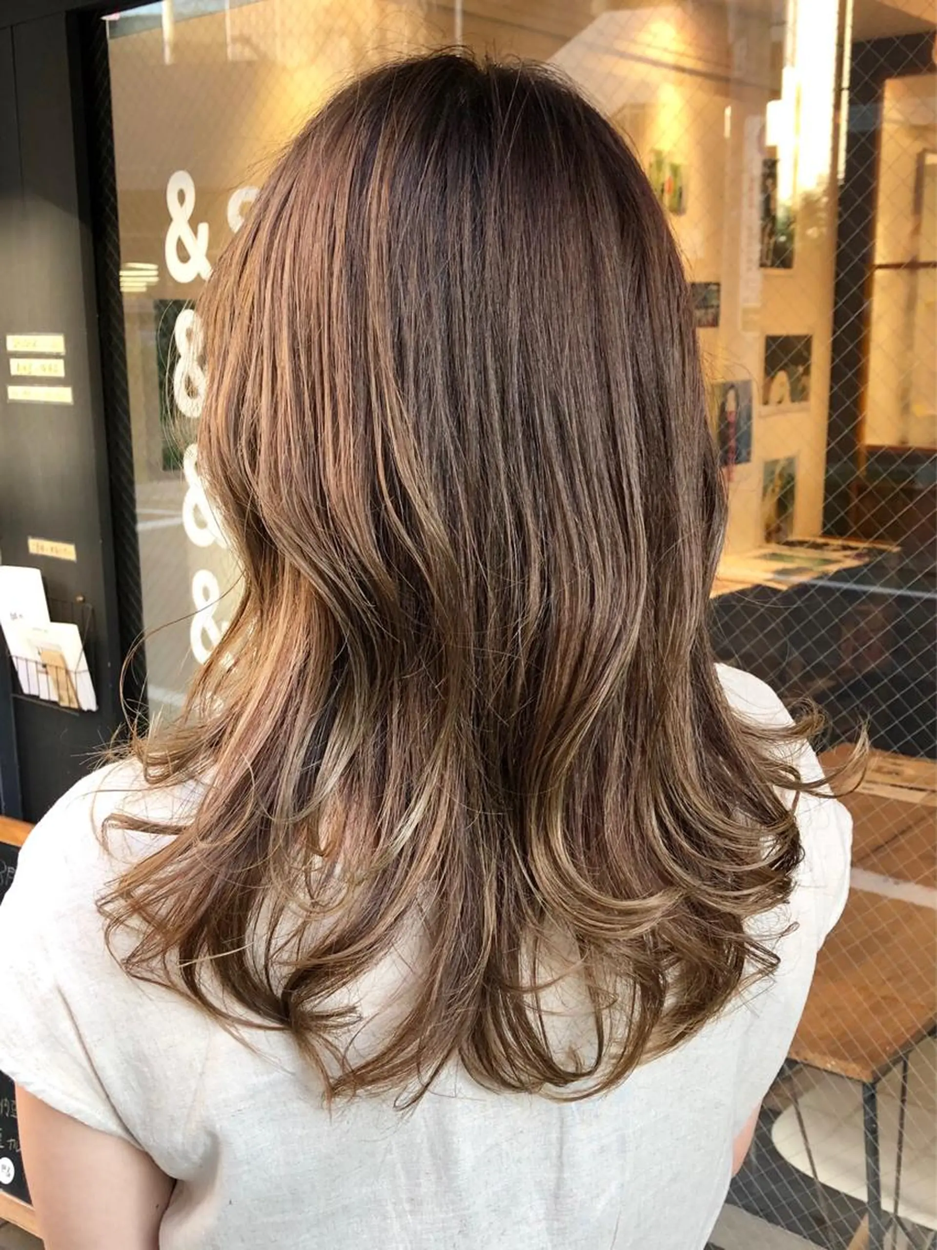 セミロング カラー 透明感カラー ハイライトカラー ハイライト 🌕ホンブ ユウイチ【代表】🌕のヘアスタイル
