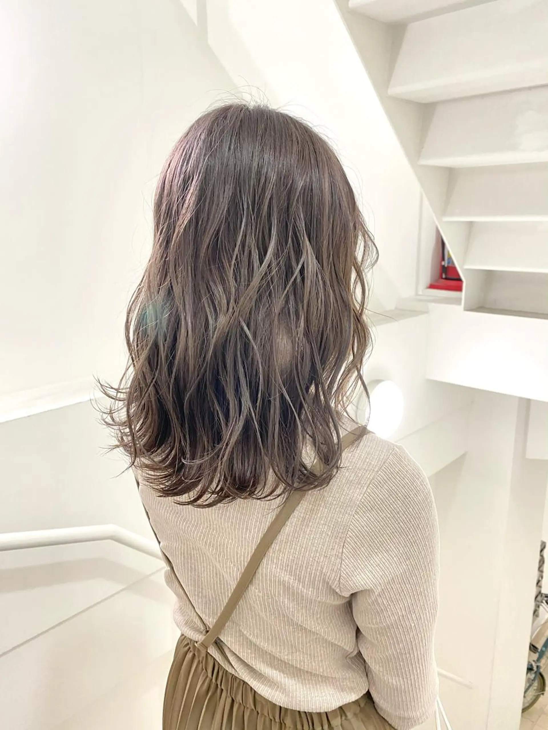 ミディアム ヘアカラー 岩尾 凪のヘアスタイル