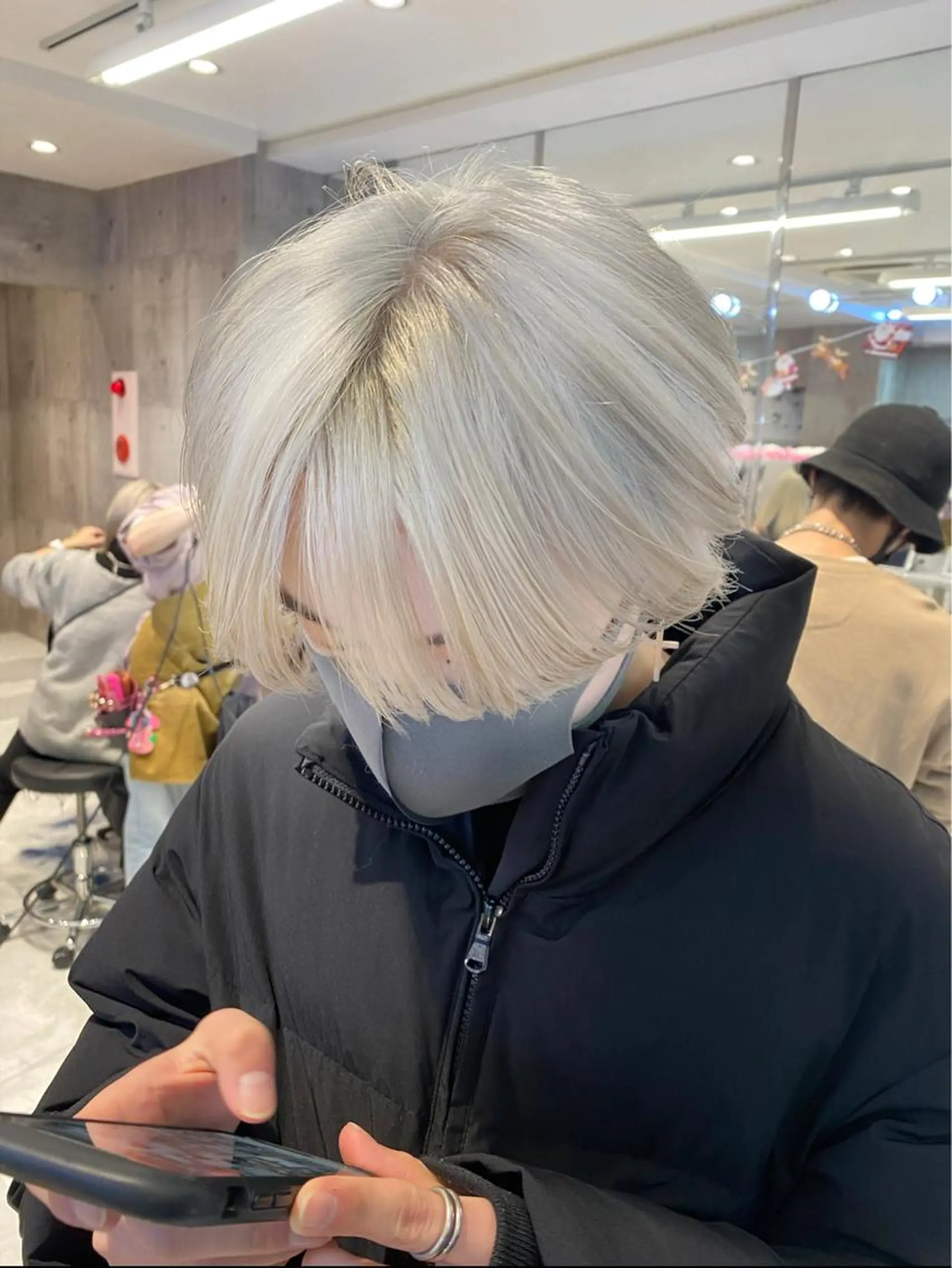 ショート カラー メンズ アイブロウ カット ヘアカラー JuNブリーチに 縮毛矯正するプロのヘアスタイル