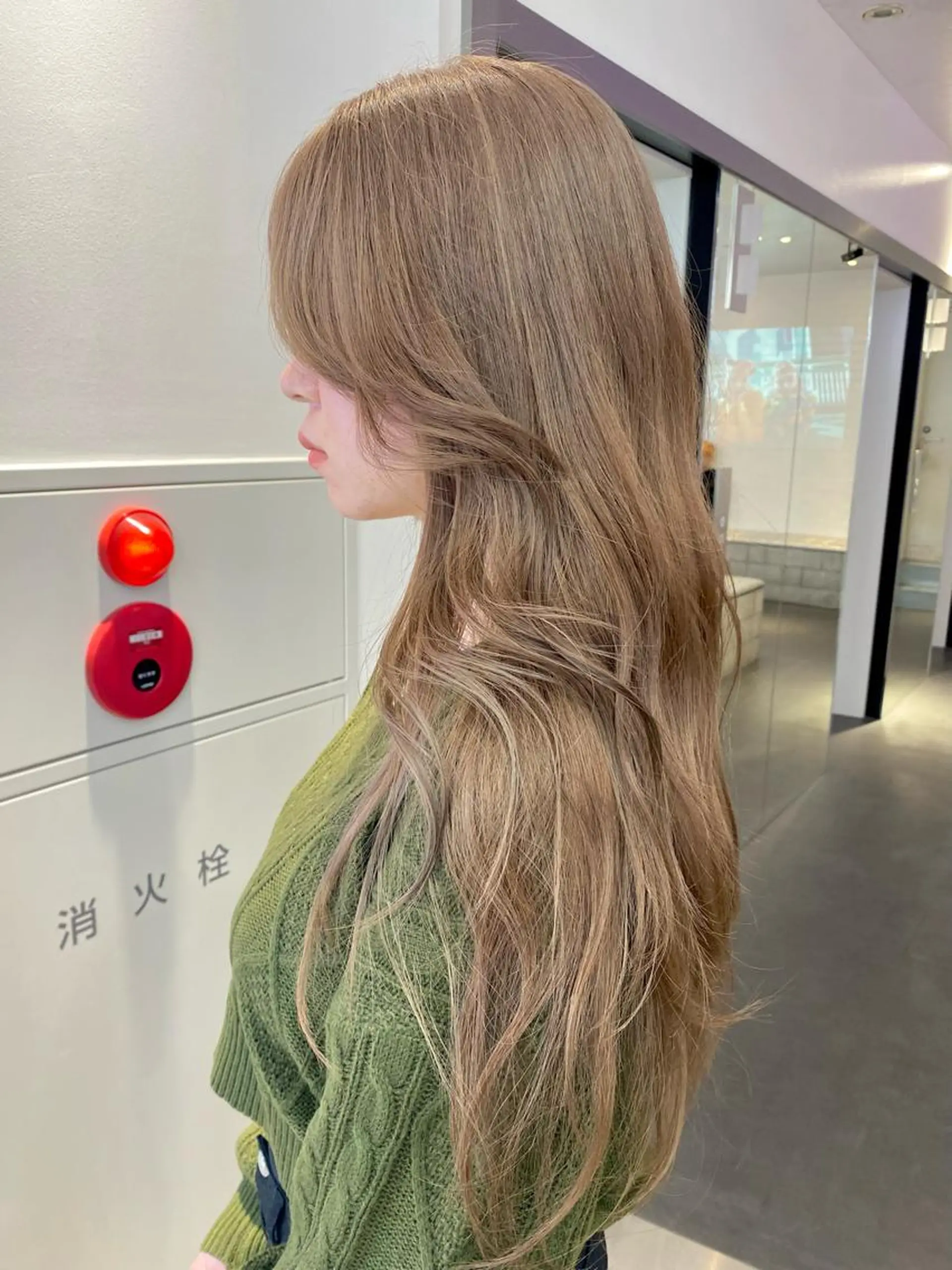 ロング カラー アッシュ ベージュカラー ブリーチ カット ヘアカラー トリートメント ヘアセット レイヤー/ハイトーン 🧸SENAのヘアスタイル