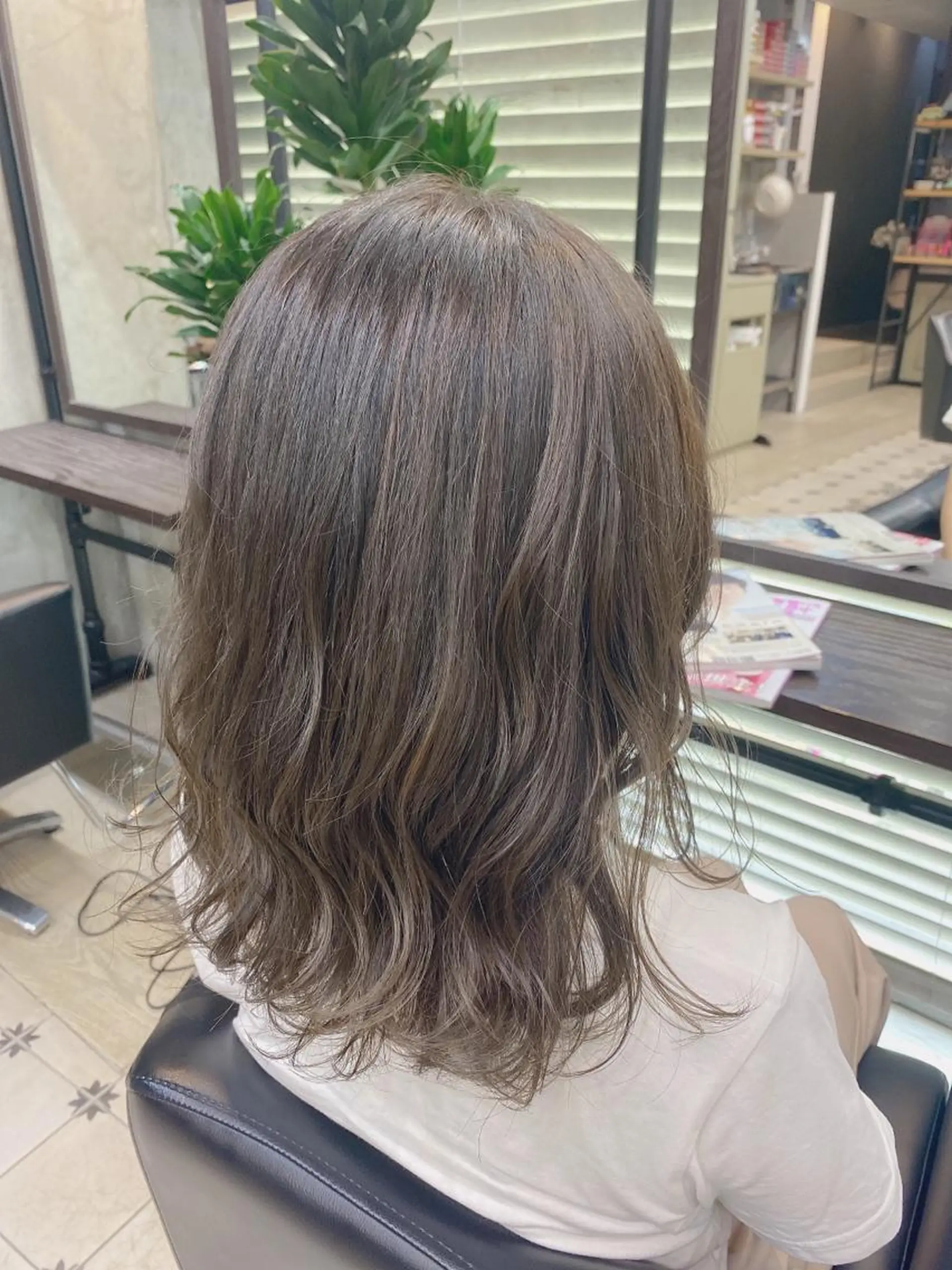 セミロング カラー グレージュ 韓国ヘア☁️ mitsukiのヘアスタイル