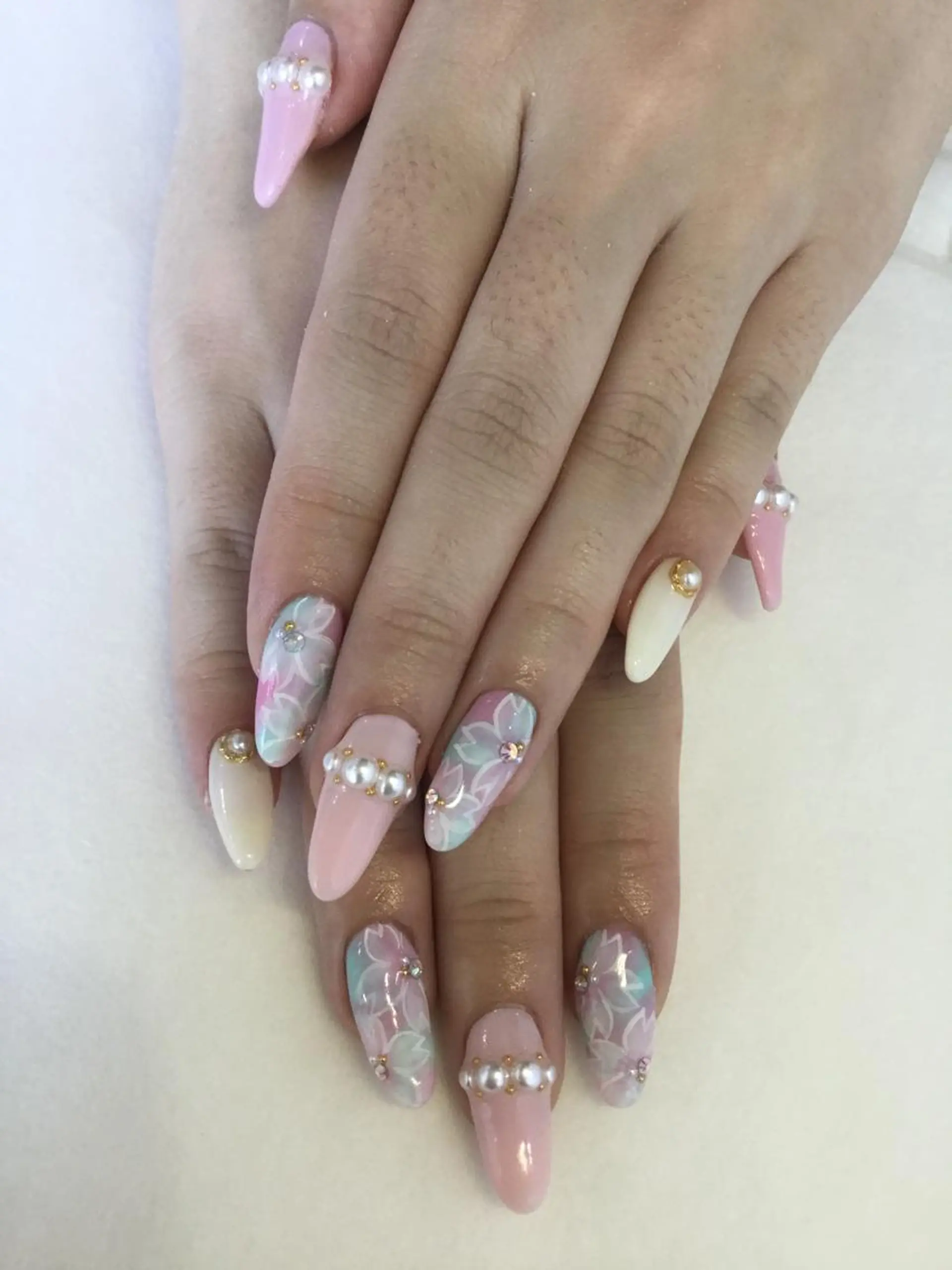 ネイル 💎🐰 saki. m 🐰💎のネイルデザイン