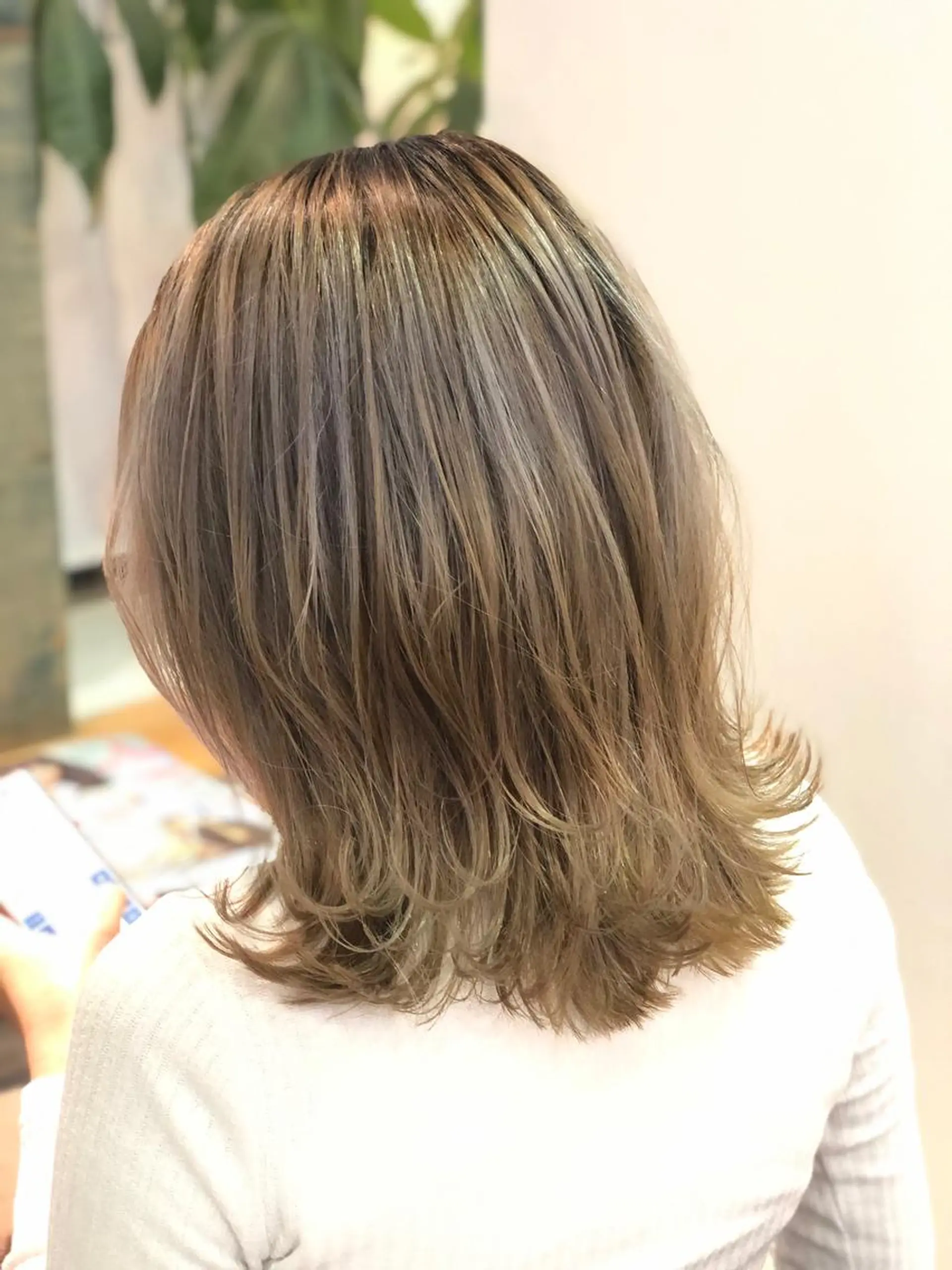 ミディアム カラー ヘアアレンジ ネイル マツエク・マツパ カット ヘアカラー トリートメント 一人一人の輝きを 心を込めてのヘアスタイル