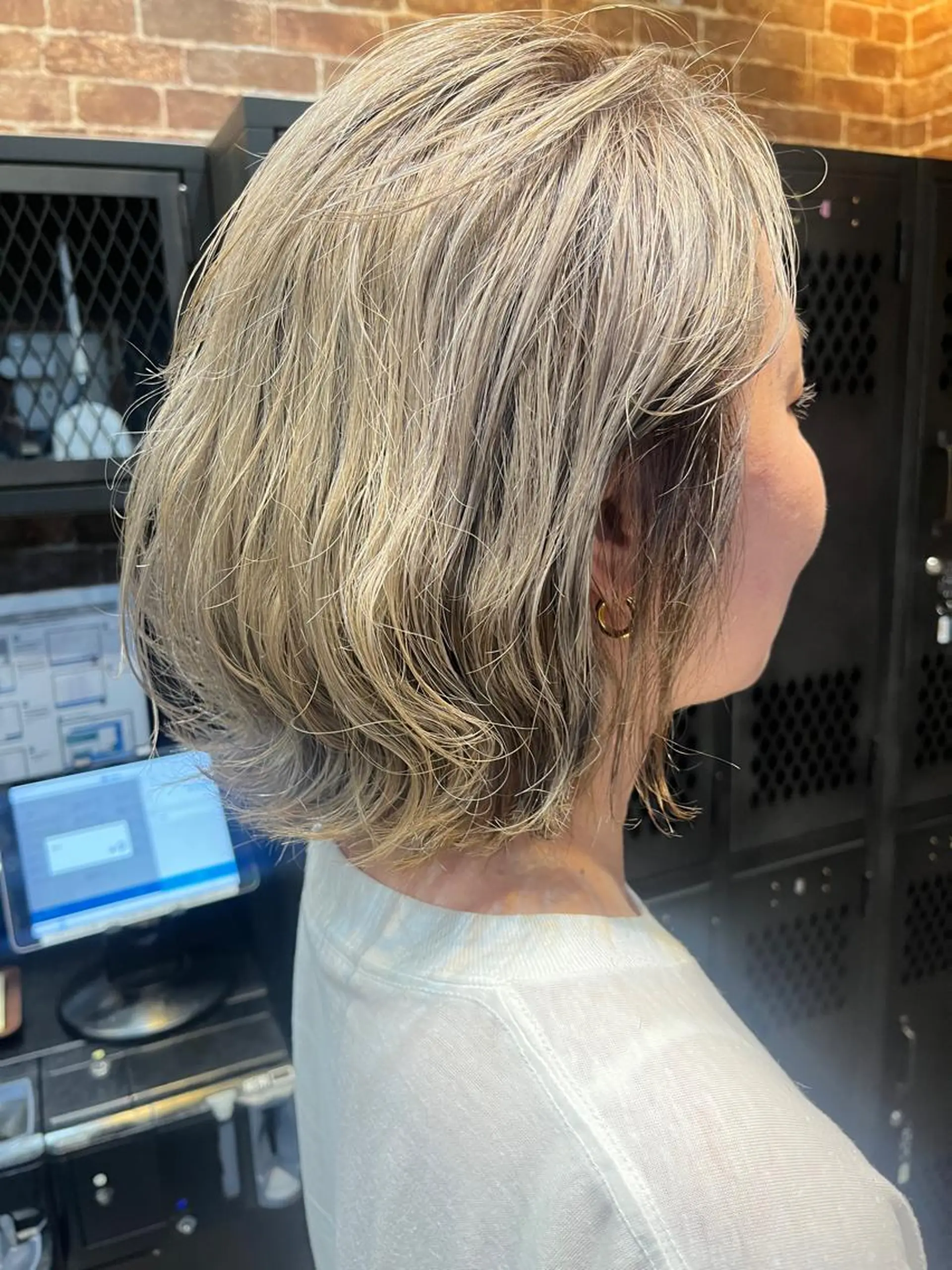 セミロング カラー パーマ ヘアアレンジ メンズ キッズ ネイル マツエク・マツパ アイブロウ メンズブリーチ メンズハイライト メンズインナーカラー メンズ韓国風 ブリーチ カット ヘアカラー ヘアセット 久木原 ゆりのヘアスタイル