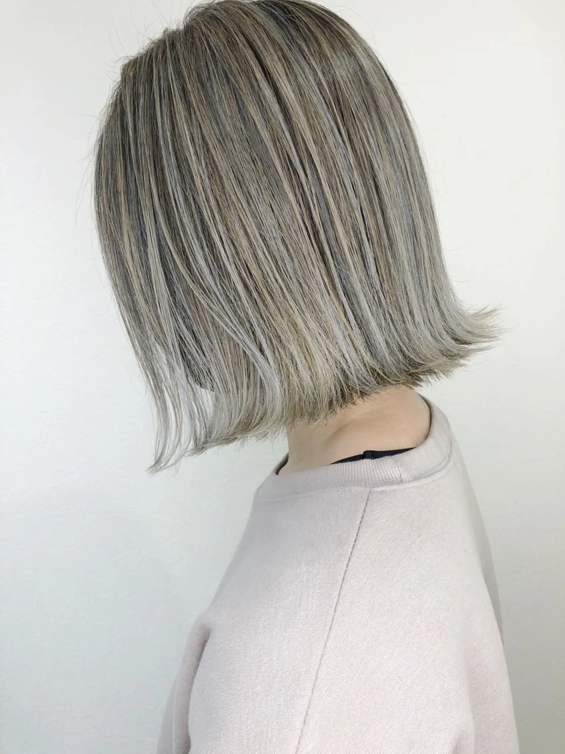 ショート カラー アディクシーカラー バレイヤージュ ベージュカラー ブリーチ ケアブリーチ ito. ブリーチ/髪質改善のヘアスタイル