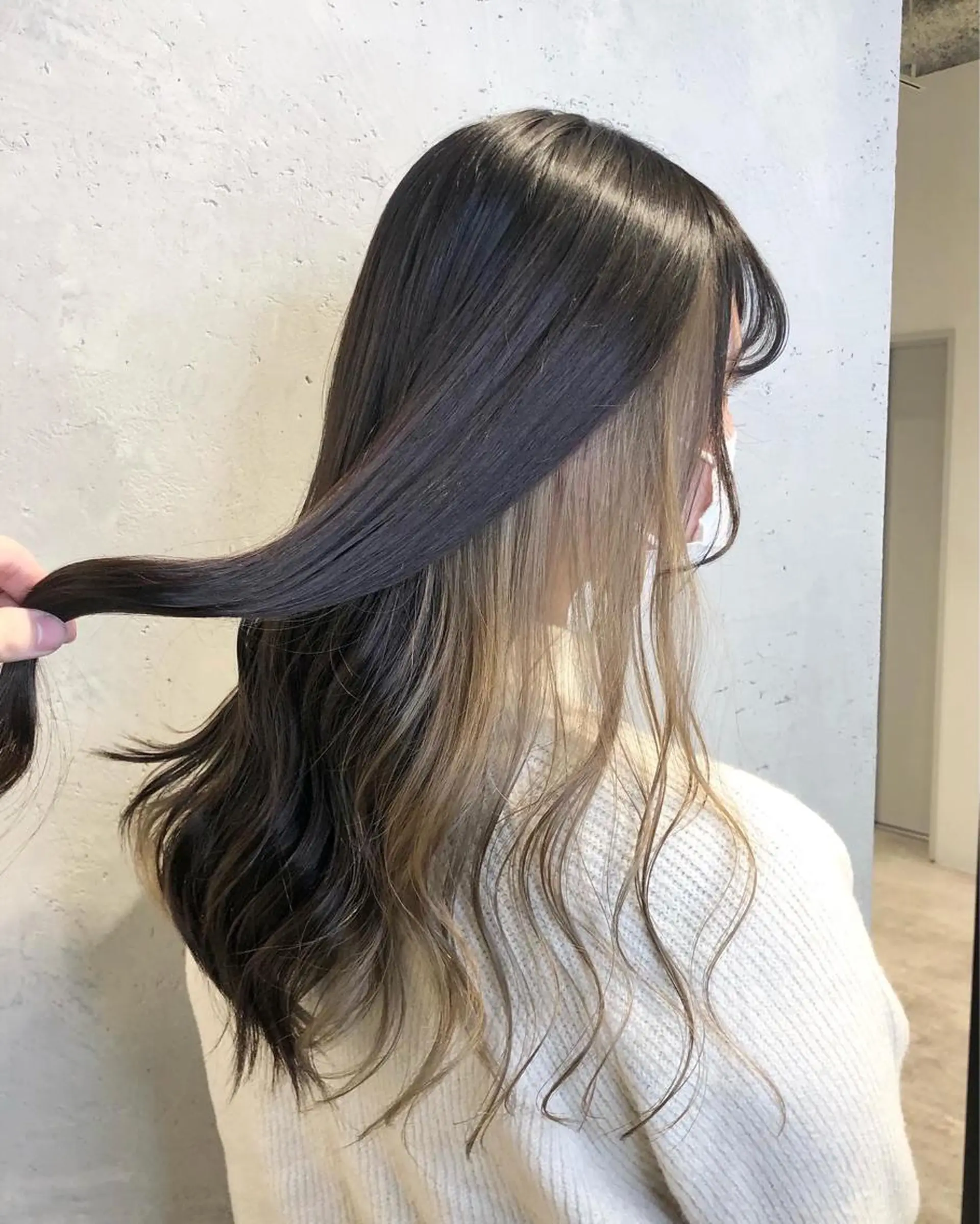 ロング カラー ヘアアレンジ ｲﾝﾅｰｶﾗｰ屋さん 🫧伊藤拓実のヘアスタイル