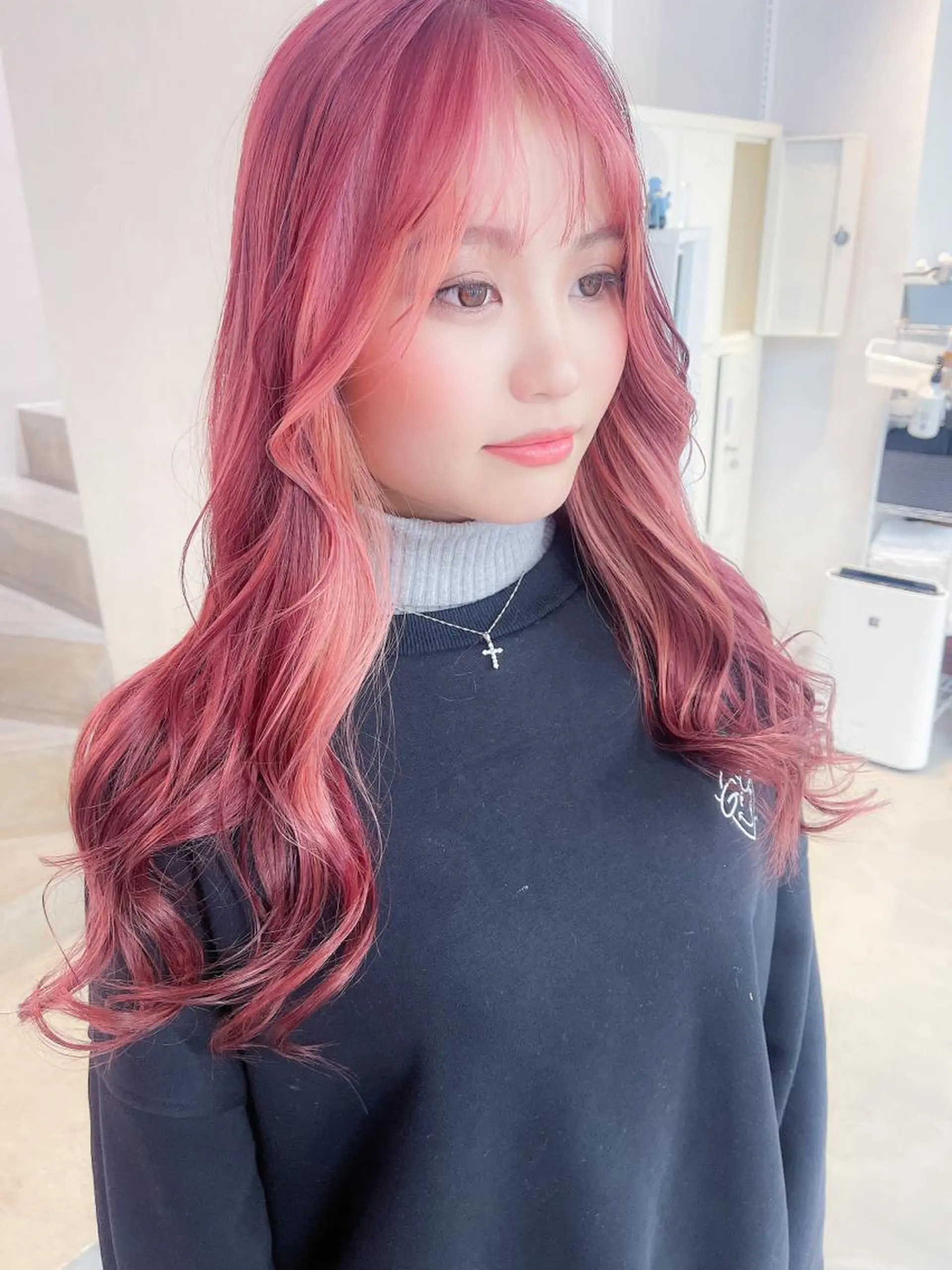 ロング カラー ベージュカラー ブリーチ エドルカラー イルミナカラー ピンクカラー カット ヘアカラー BOX mico.のヘアスタイル