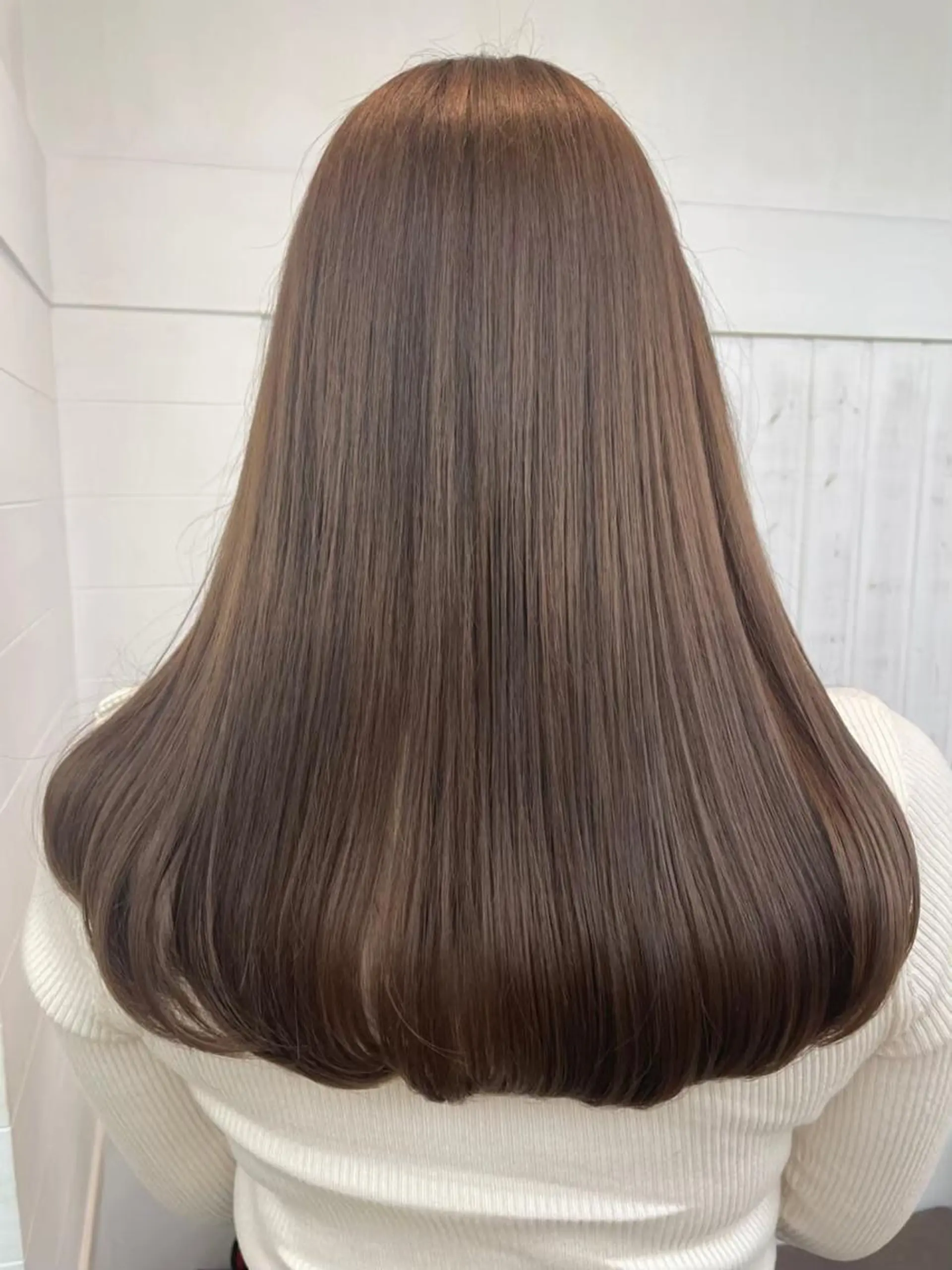 ロング カラー パーマ ヘアアレンジ ロングレイヤー アッシュ アッシュブラック ベージュカラー 黒髪 newi saLyu ネウィ　サリューのヘアスタイル