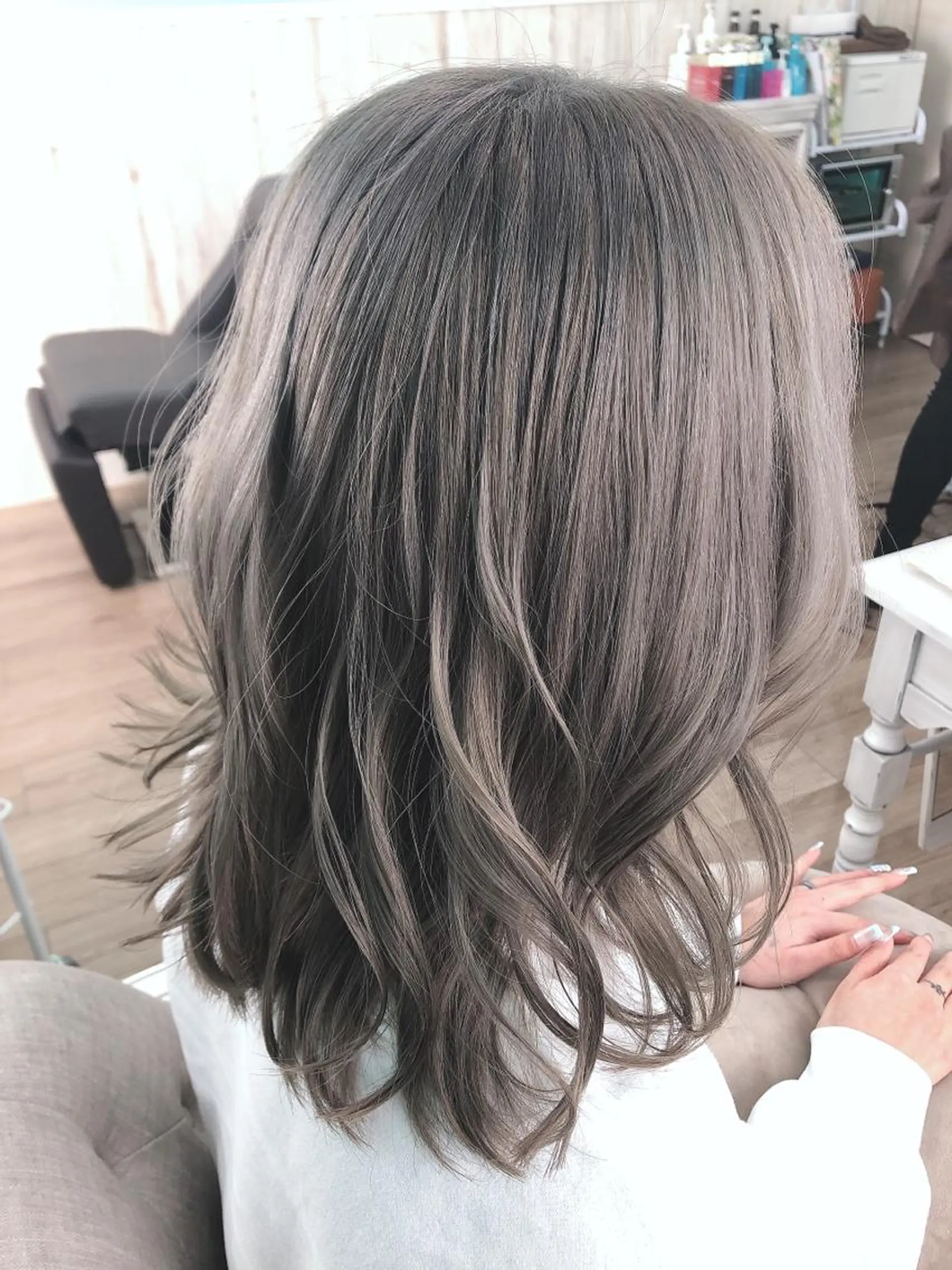 セミロング ヘアカラー トリートメント 🐆アンドウ チカコ🦓のヘアスタイル